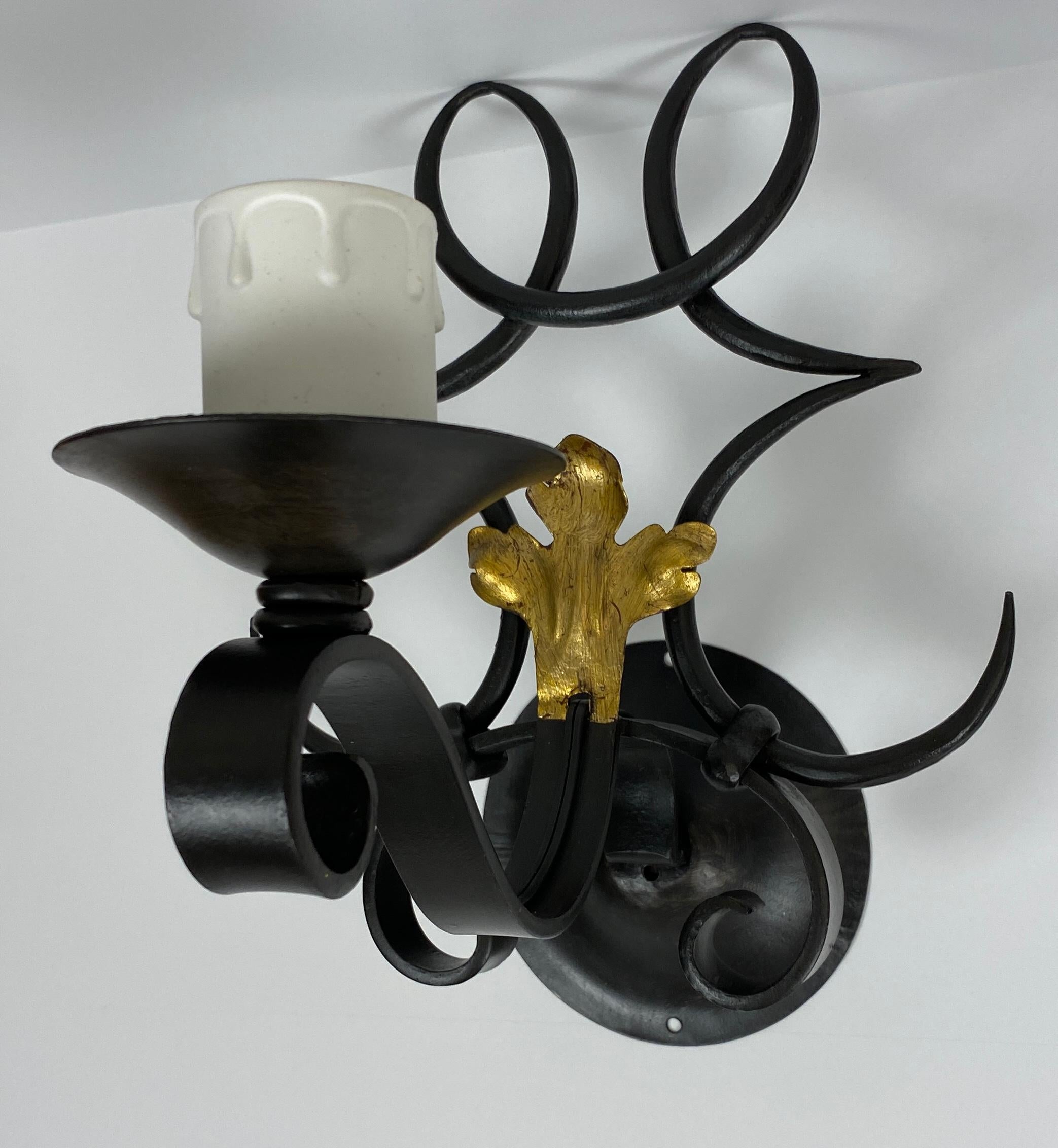 Ensemble de 5 appliques de style Art Déco en fer forgé à la main Rene Drouet Bon état - En vente à Miami, FL