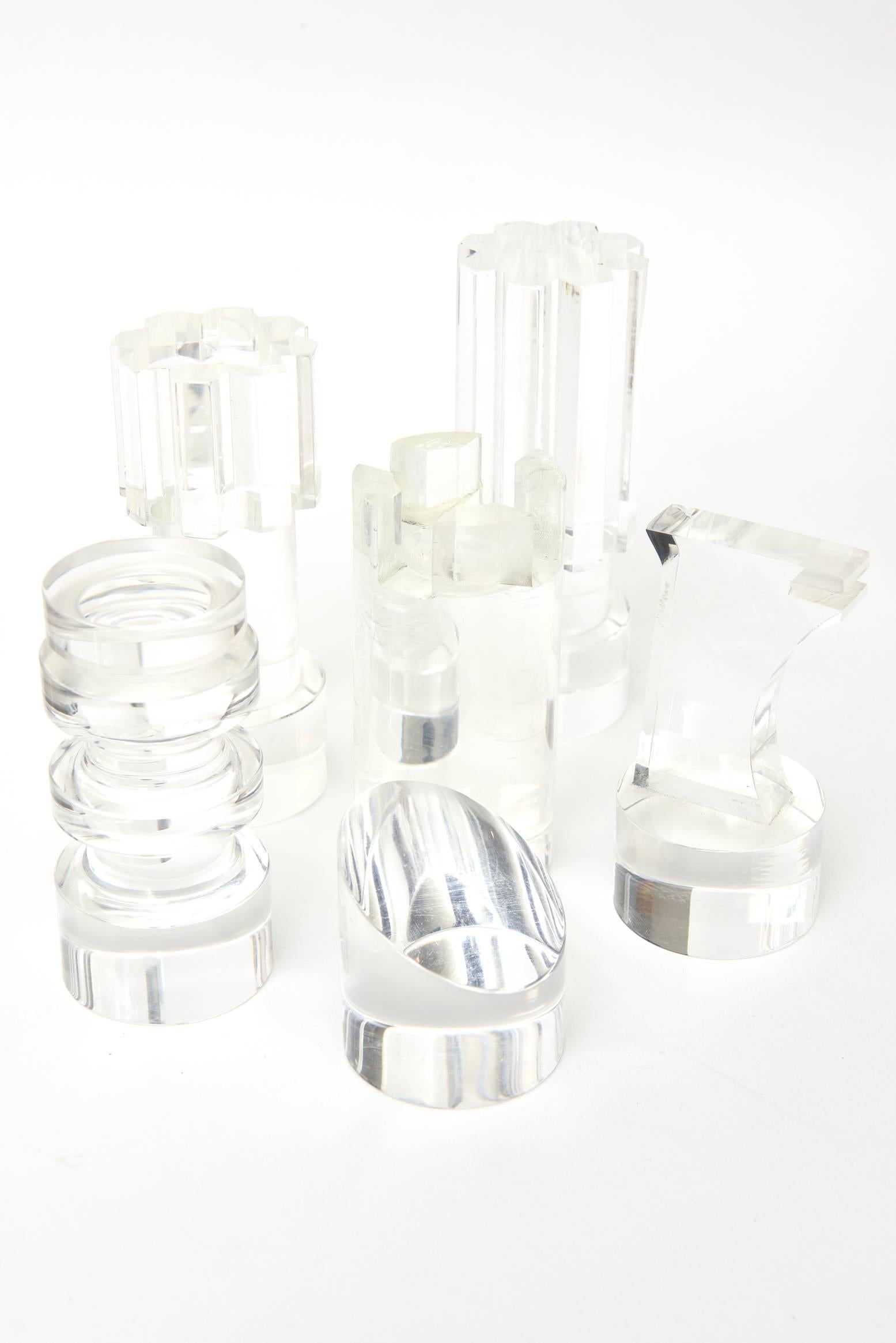 Late 20th Century Rene Dumas Lucite Sculptural Chess Players French Vintage Aubergine And Clear For Sale