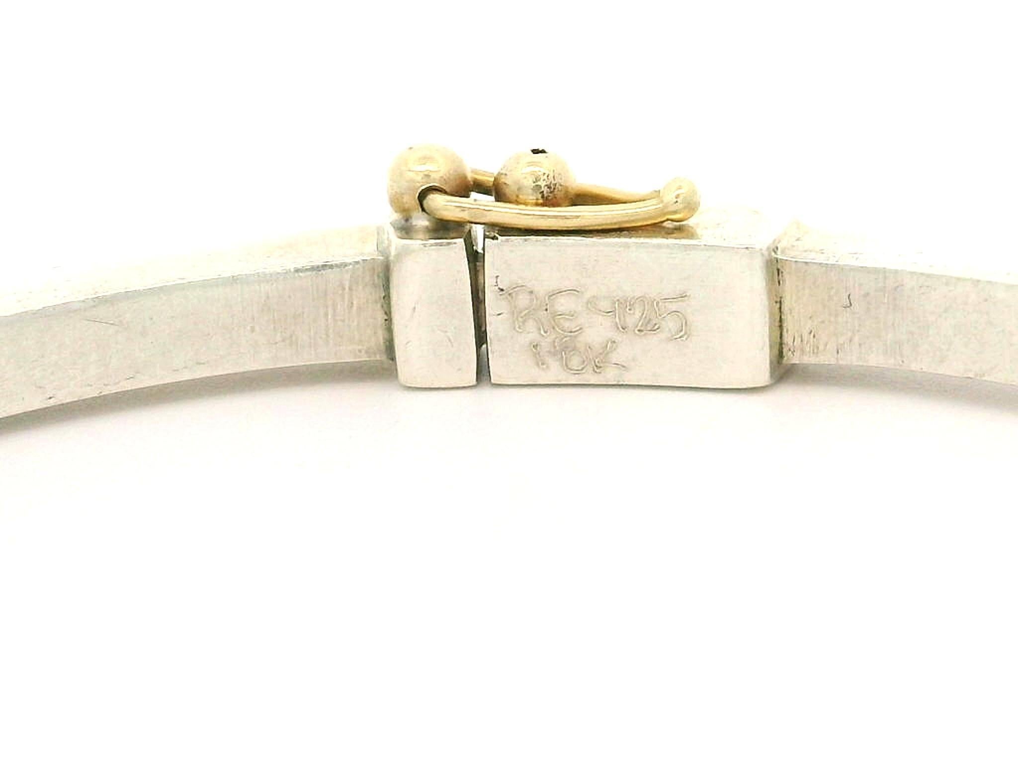 --Stone(s):--
(14) Natural Genuine Diamonds - Round Brilliant Cut - Burnish Set - Nice White Color - 0.25ctw (approx.)

Material: Solid 18k White Gold w/ Sterling Silver
Weight: 19.19 Grams
Type: Hinged bangle
Overall Length: Will Comfortably Fit up