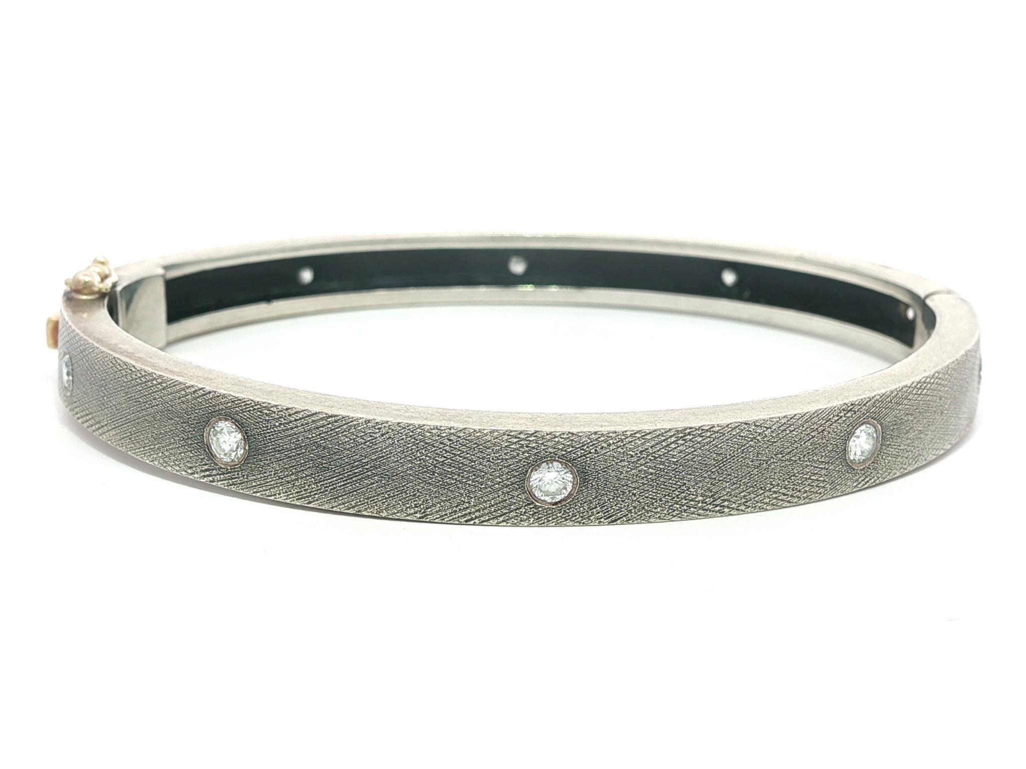 Taglio brillante Bracciale a cerniera Florentine in argento e oro brunito con diamanti di Rene Escobar in vendita