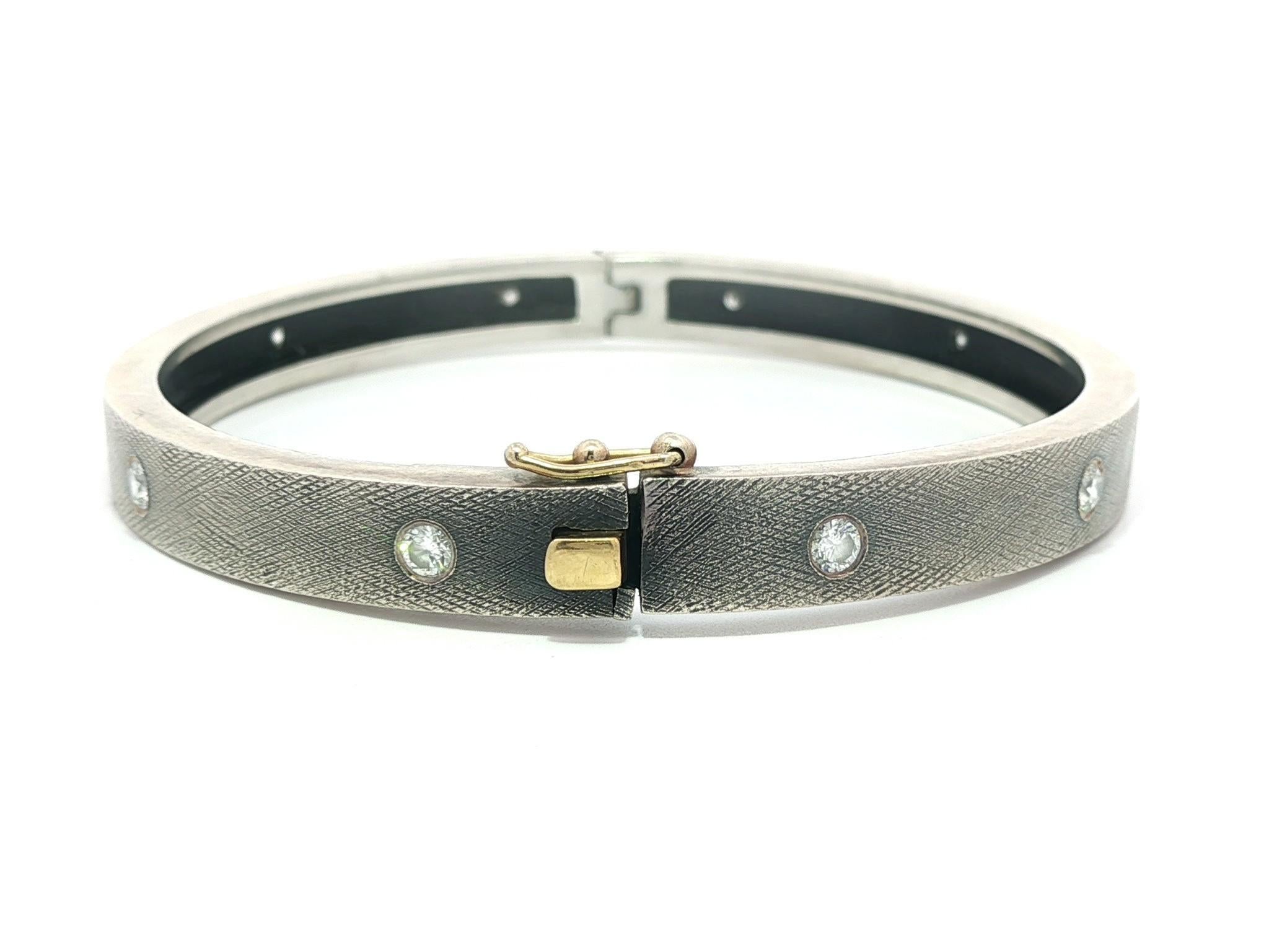 Bracciale a cerniera Florentine in argento e oro brunito con diamanti di Rene Escobar In condizioni buone in vendita a Montclair, NJ