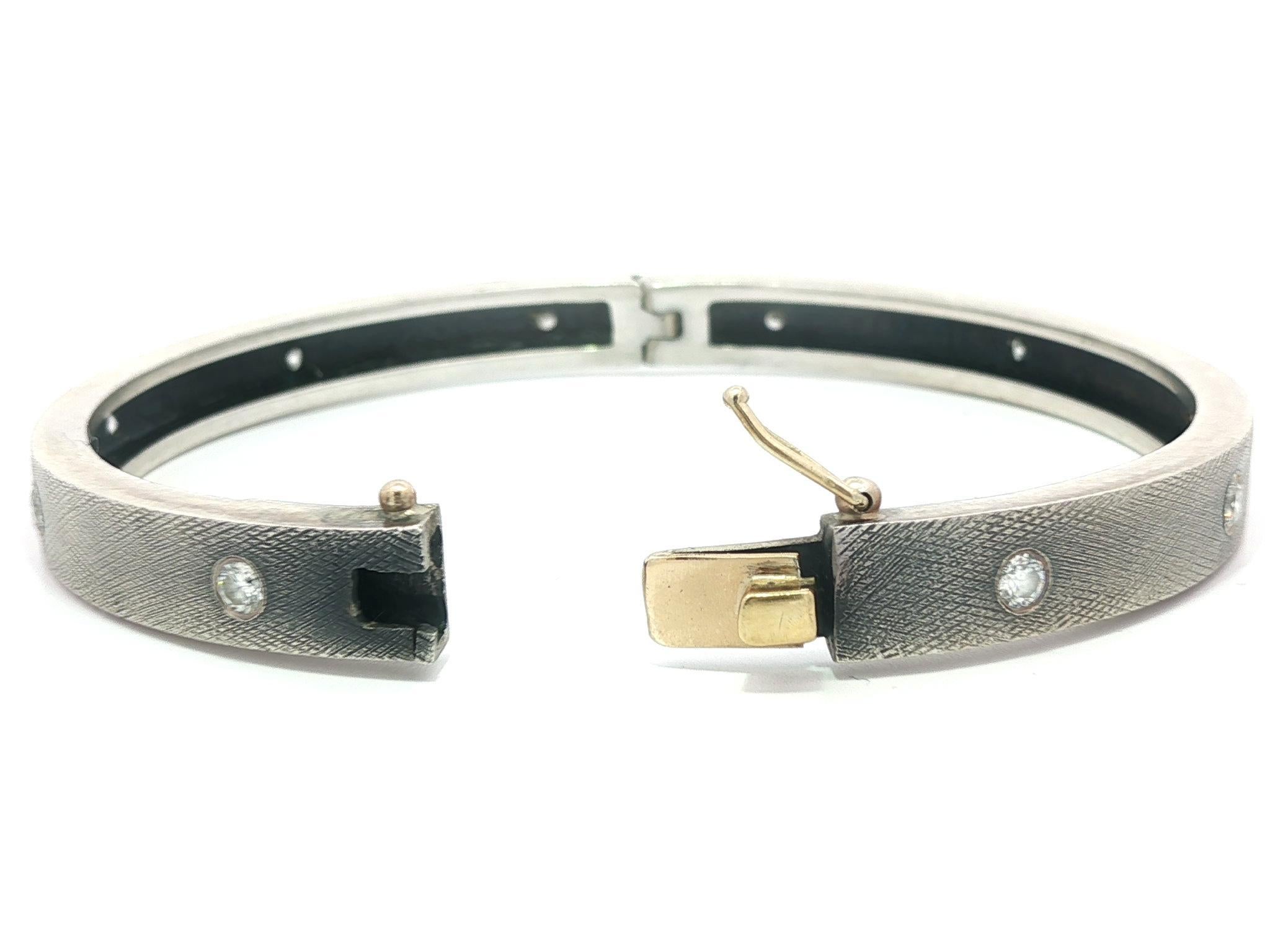 Bracciale a cerniera Florentine in argento e oro brunito con diamanti di Rene Escobar in vendita 1