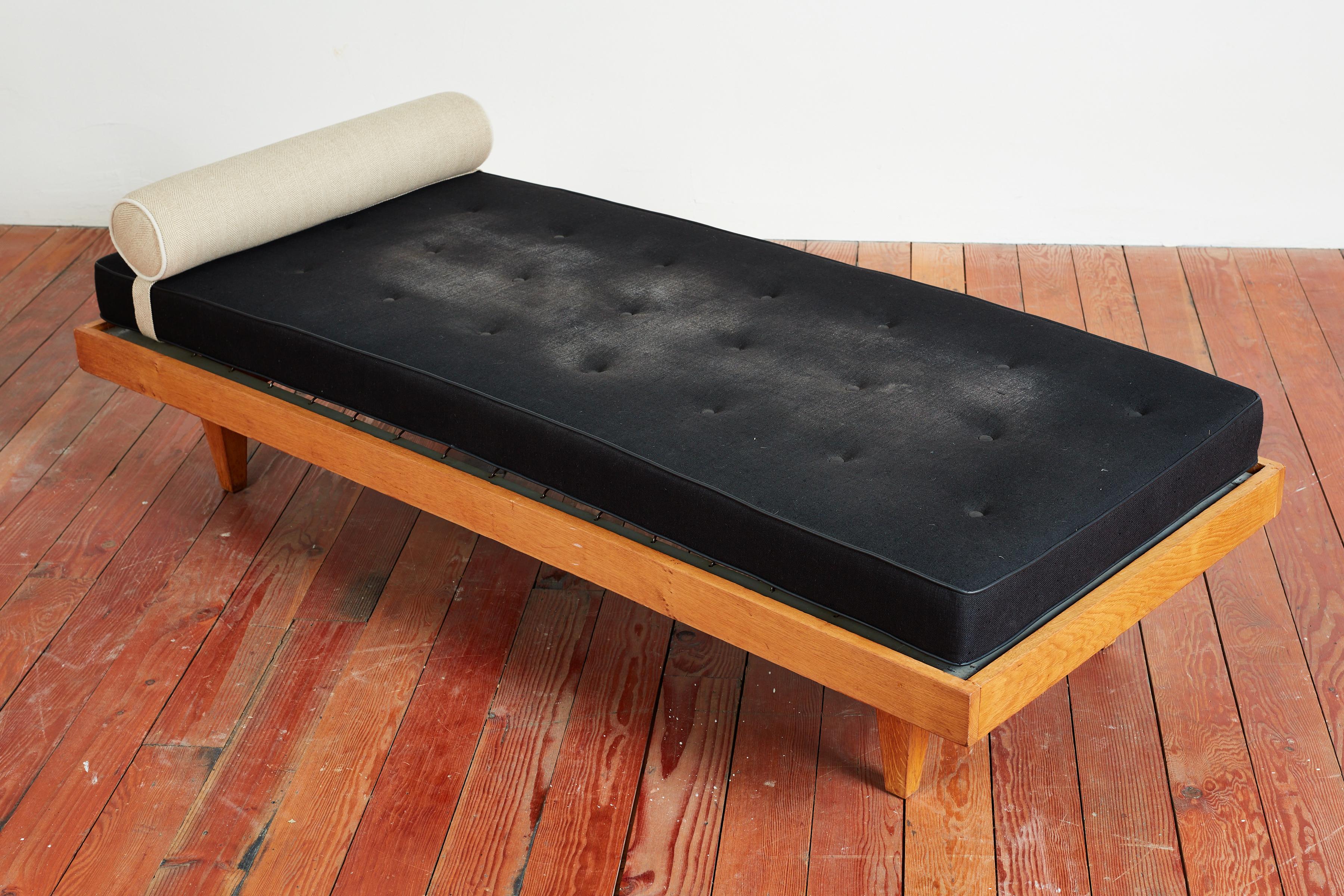 Rene Gabriel Attributed Daybed In Good Condition For Sale In Beverly Hills, CA