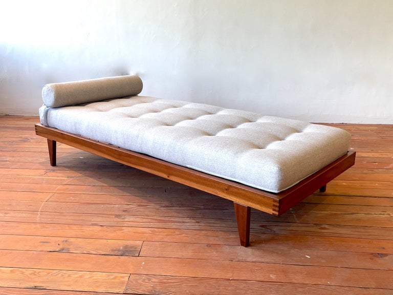 1950's French daybed with sleep wood frame / angular legs
Rene Gabriel - newly upholstered in textured beige linen.