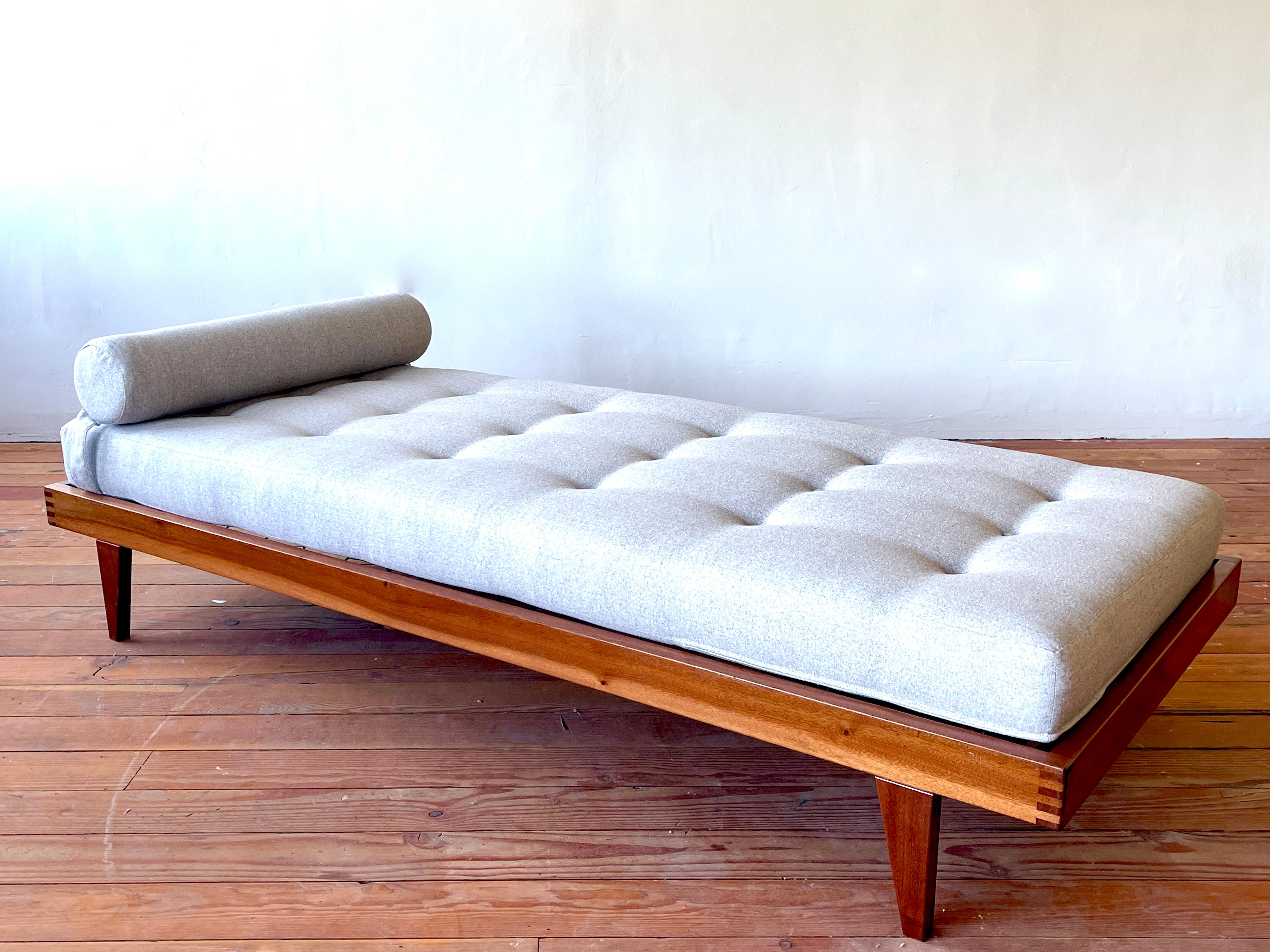 1950's French daybed with sleep wood frame / angular legs
Rene Gabriel - newly upholstered in textured beige linen.