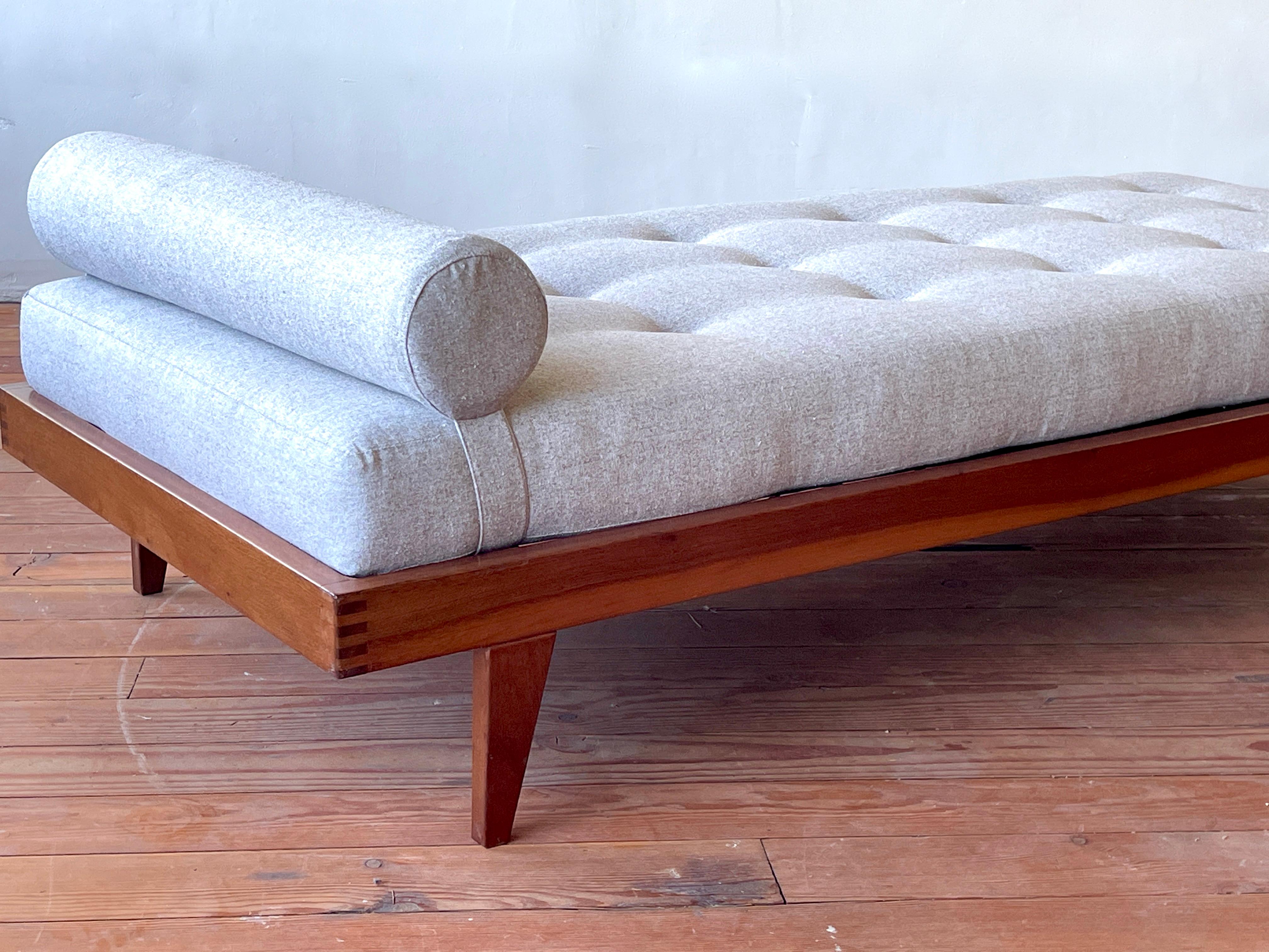 Rene Gabriel Daybed 2