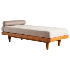 Rene Gabriel Daybed