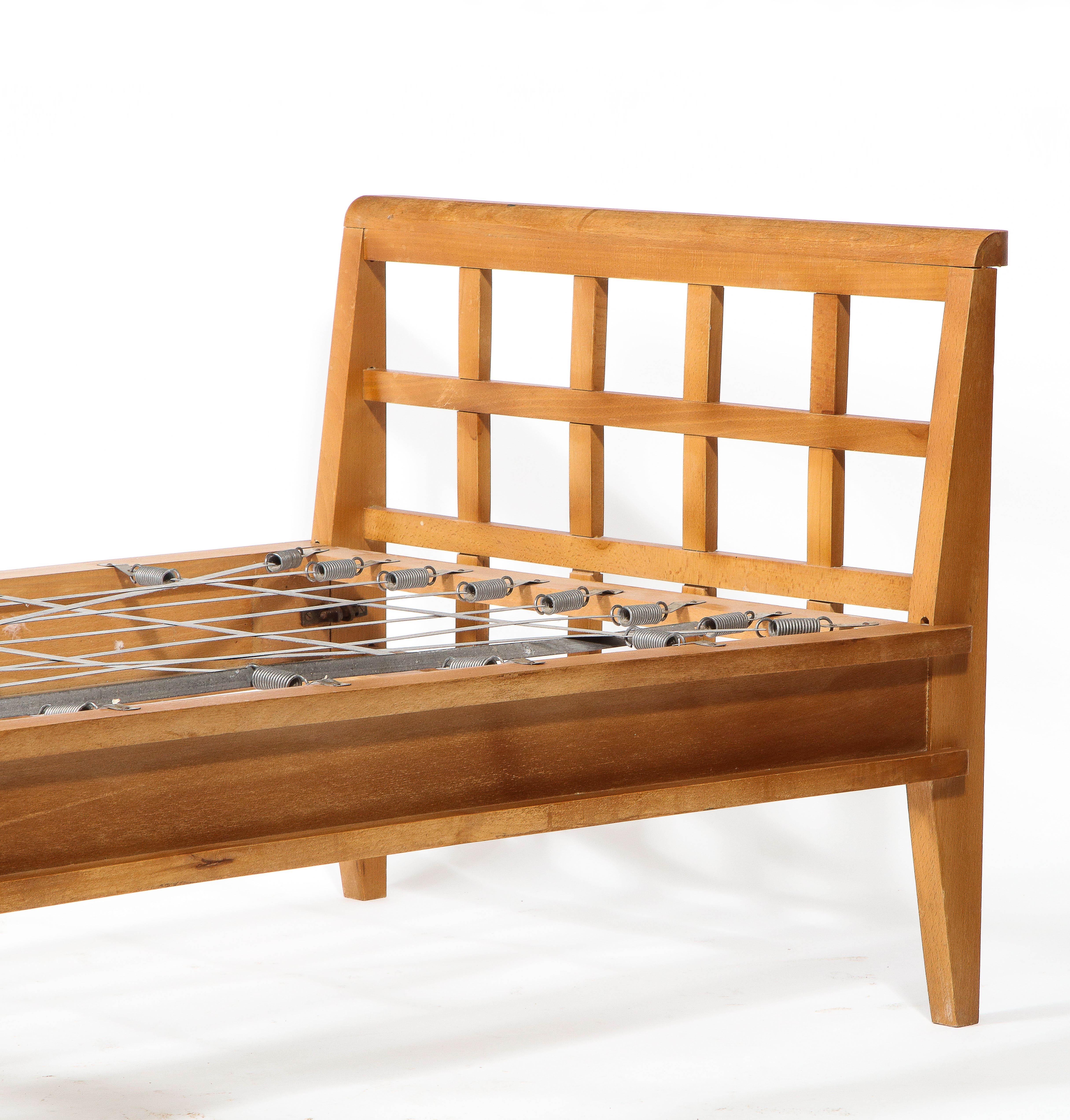 Letto da giorno René Gabriel in olmo, Francia, anni '50 in vendita 4