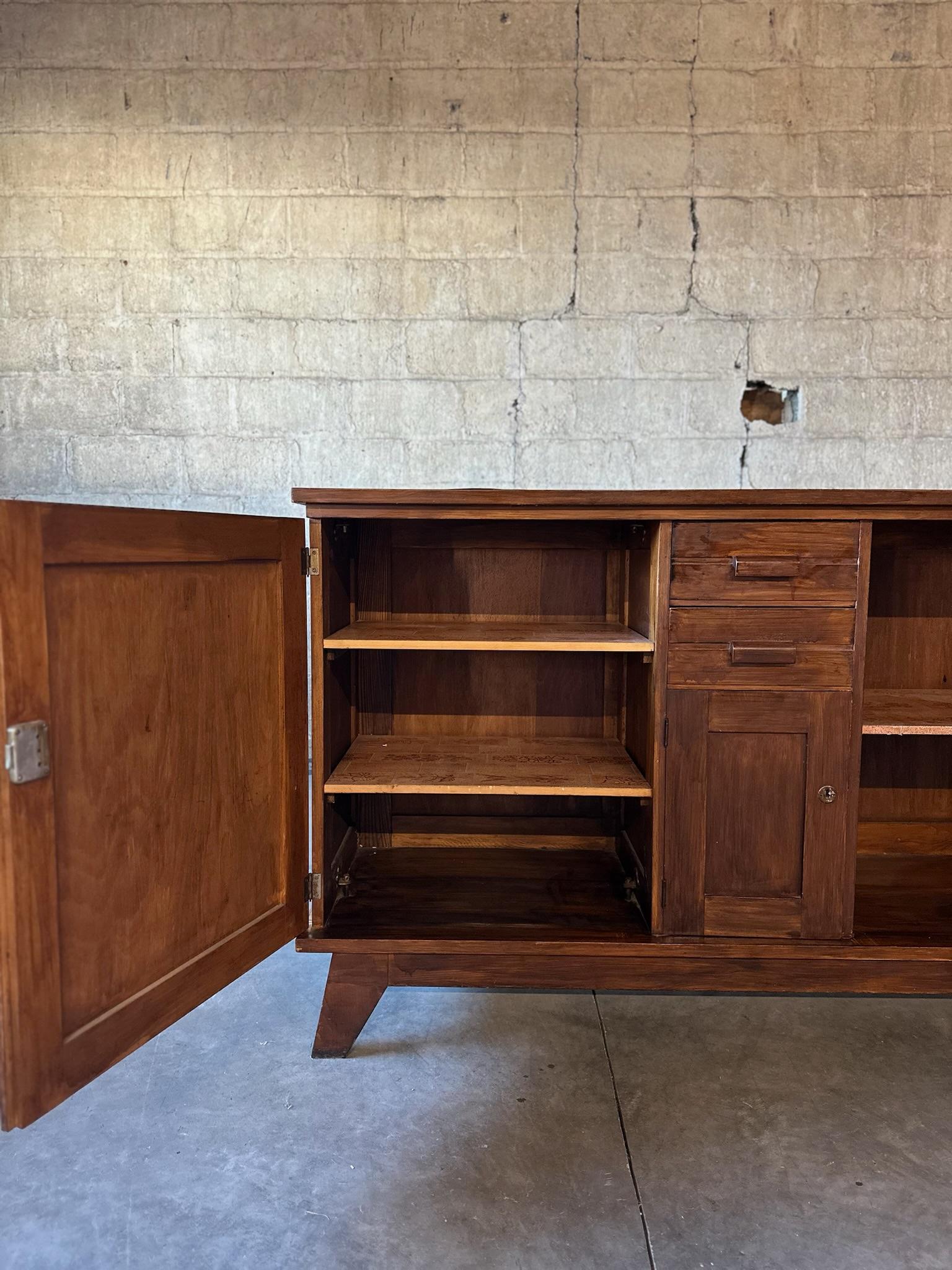Credenza Rene Gabriel in Oak francese In condizioni buone in vendita a Hudson, NY