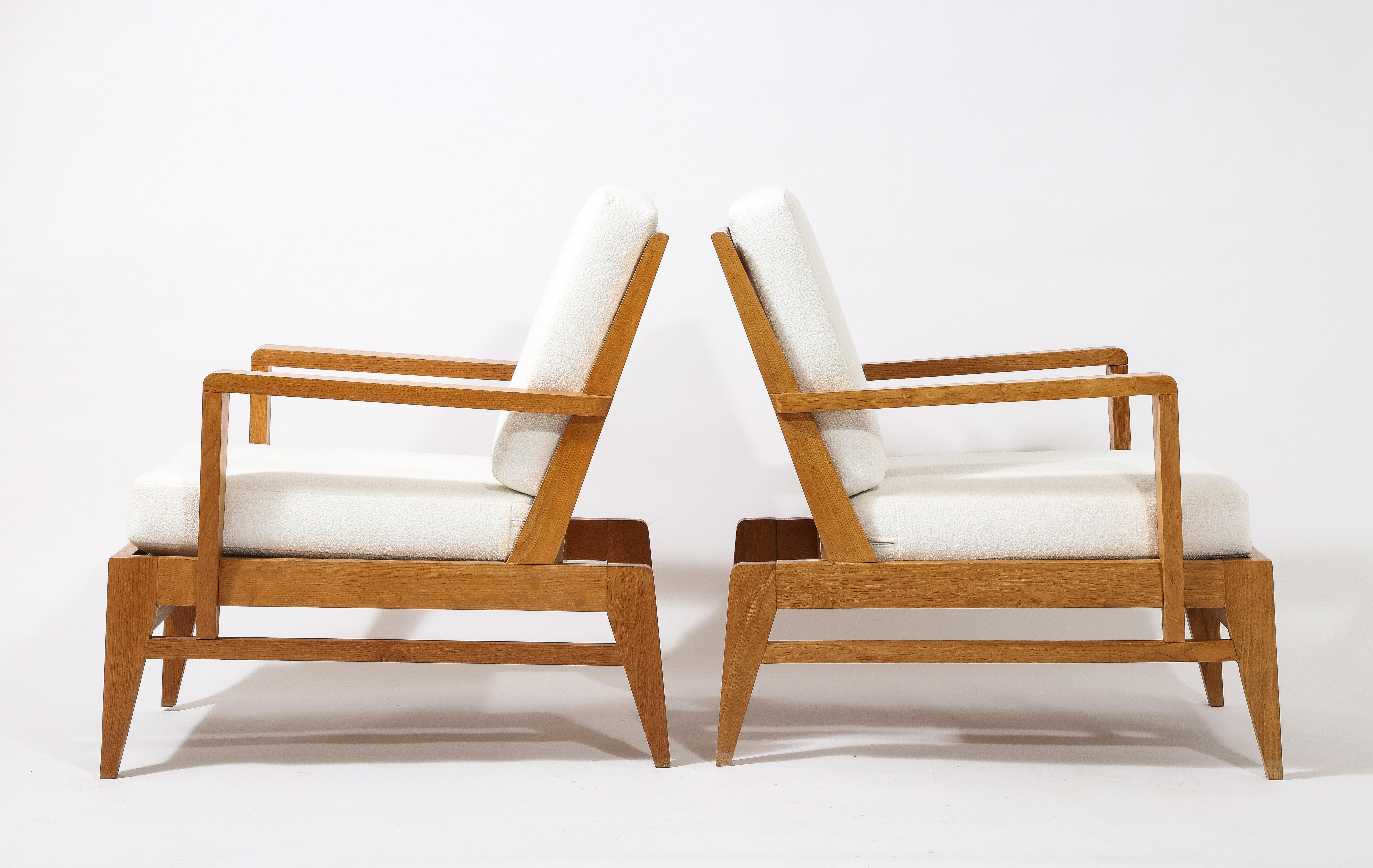 René Gabriel Pair of Oak Lounge Chairs Armchairs, France 1940’s In Good Condition For Sale In New York, NY