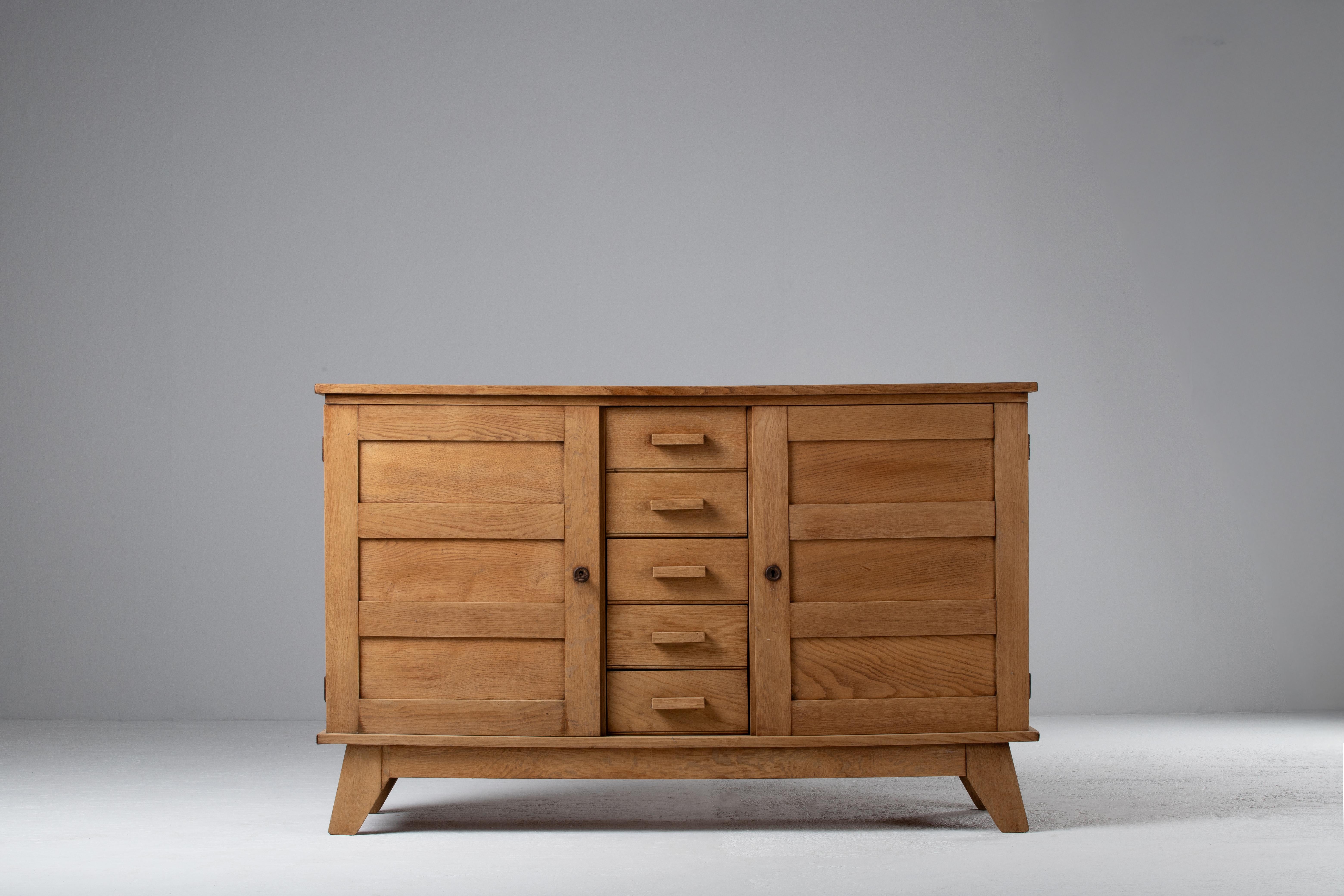 Buffet en chêne René Gabriel (France, années 1940)

