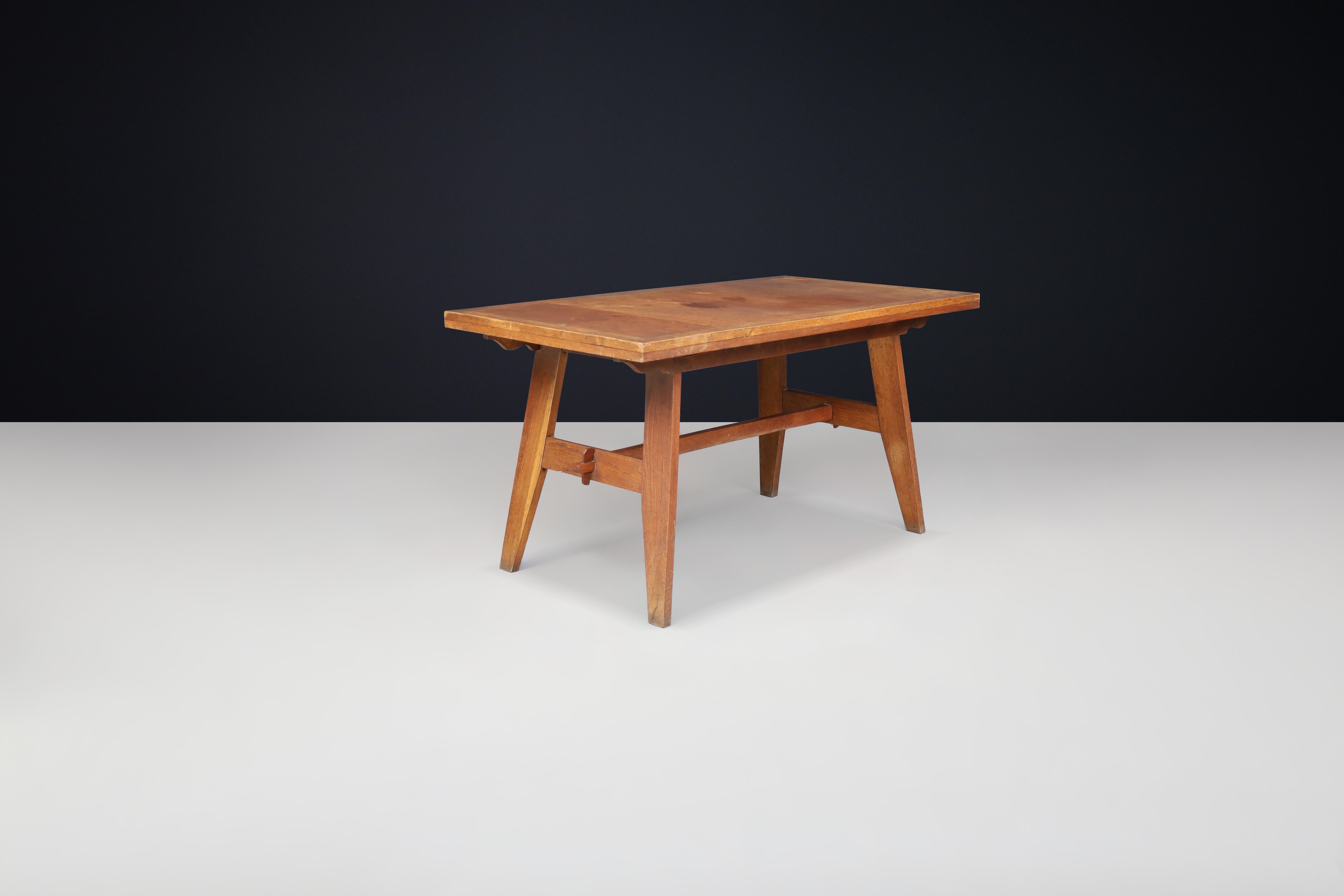 Français Table de reconstitution en Oak patiné, René Gabriel, France 1950. en vente