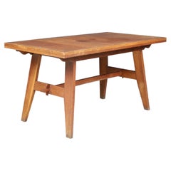 Tavolo da ricostruzione in Oak Oak patinato René Gabriel, Francia 1950.