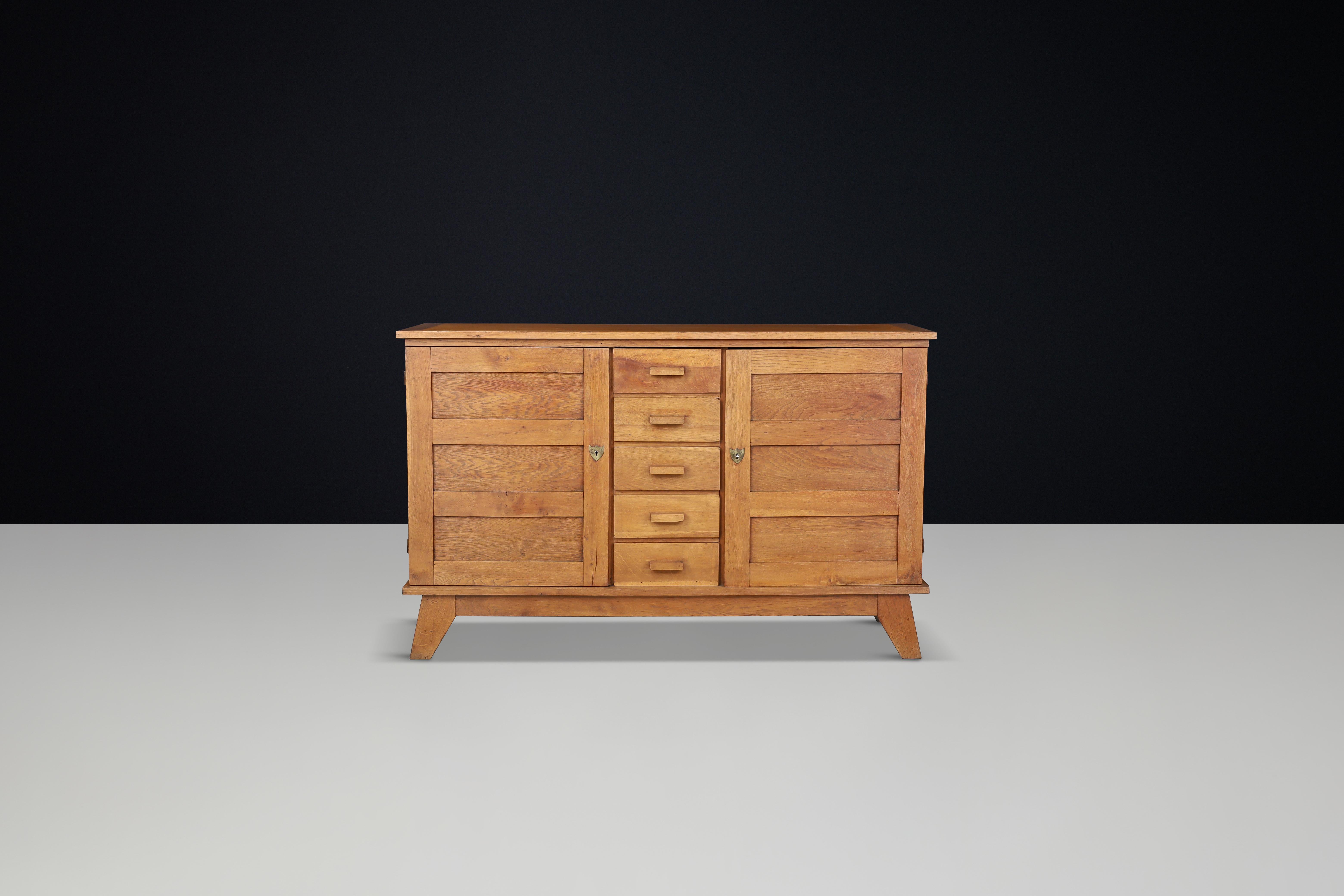 Mid-Century moderno Credenza René Gabriel in Oak patinato, Francia, anni '40 in vendita