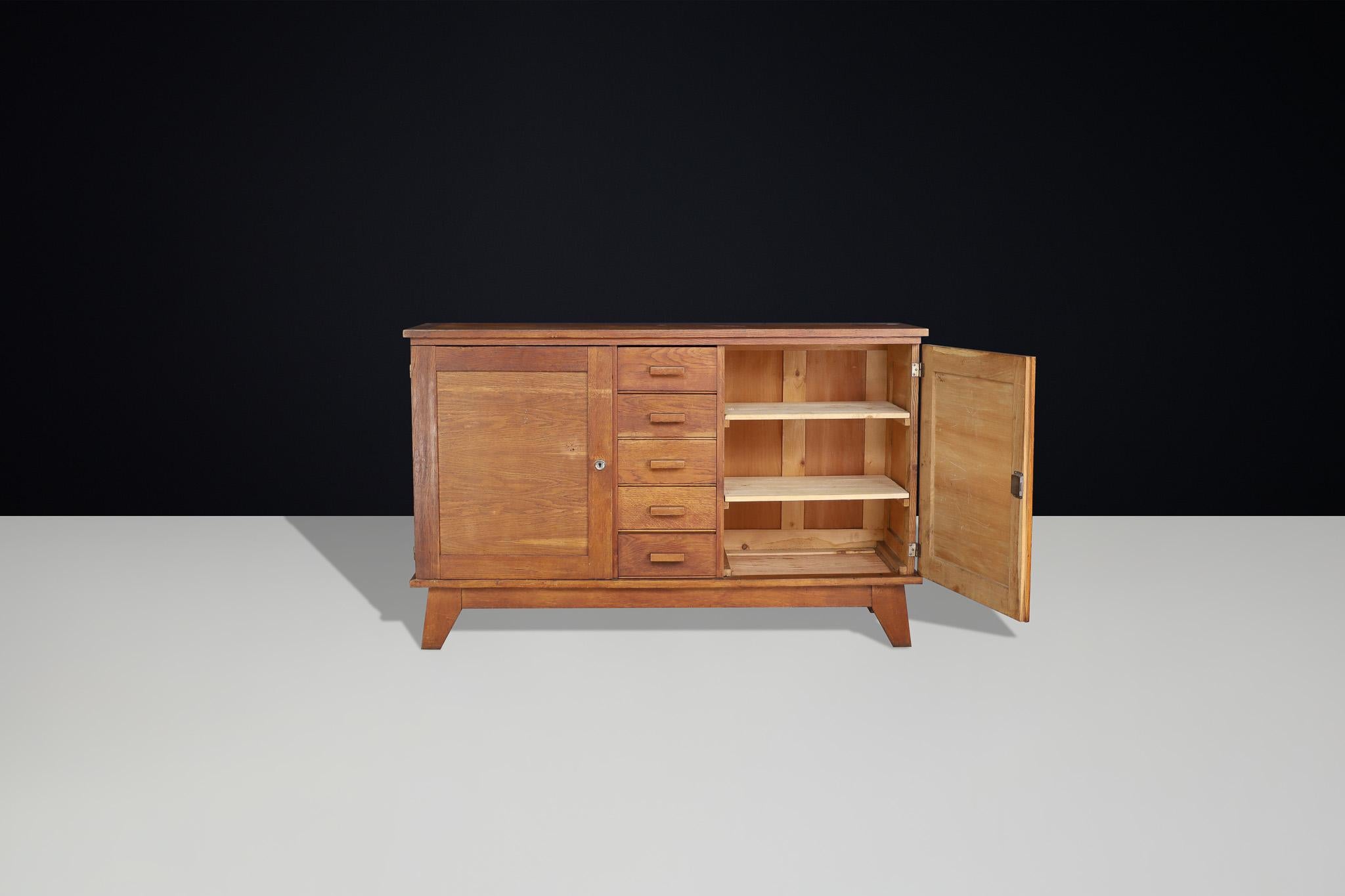 Mid-Century Modern Buffet en chêne patiné René Gabriel, France, années 1940 en vente