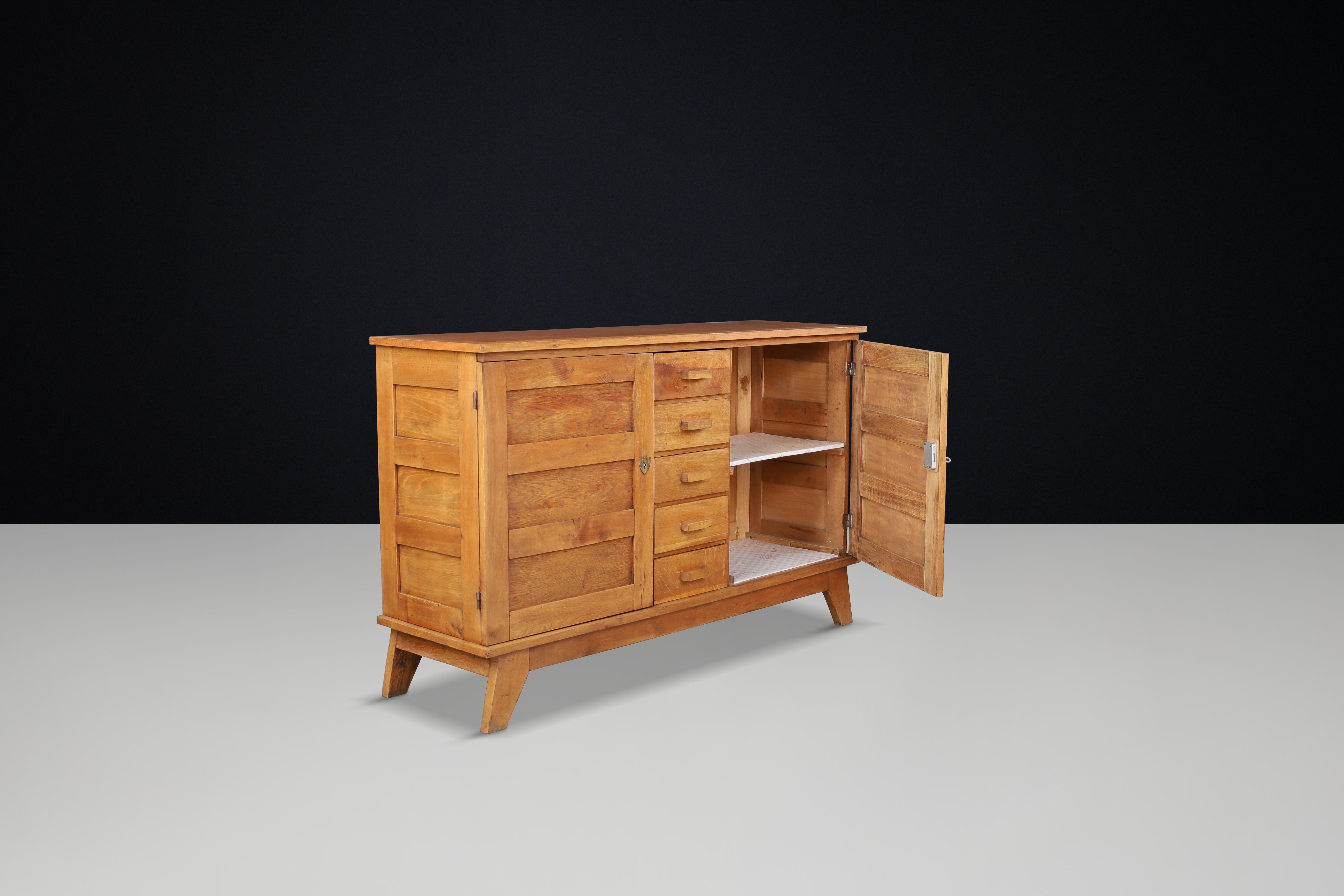 Credenza René Gabriel in Oak patinato, Francia, anni '40 In condizioni buone in vendita a Almelo, NL