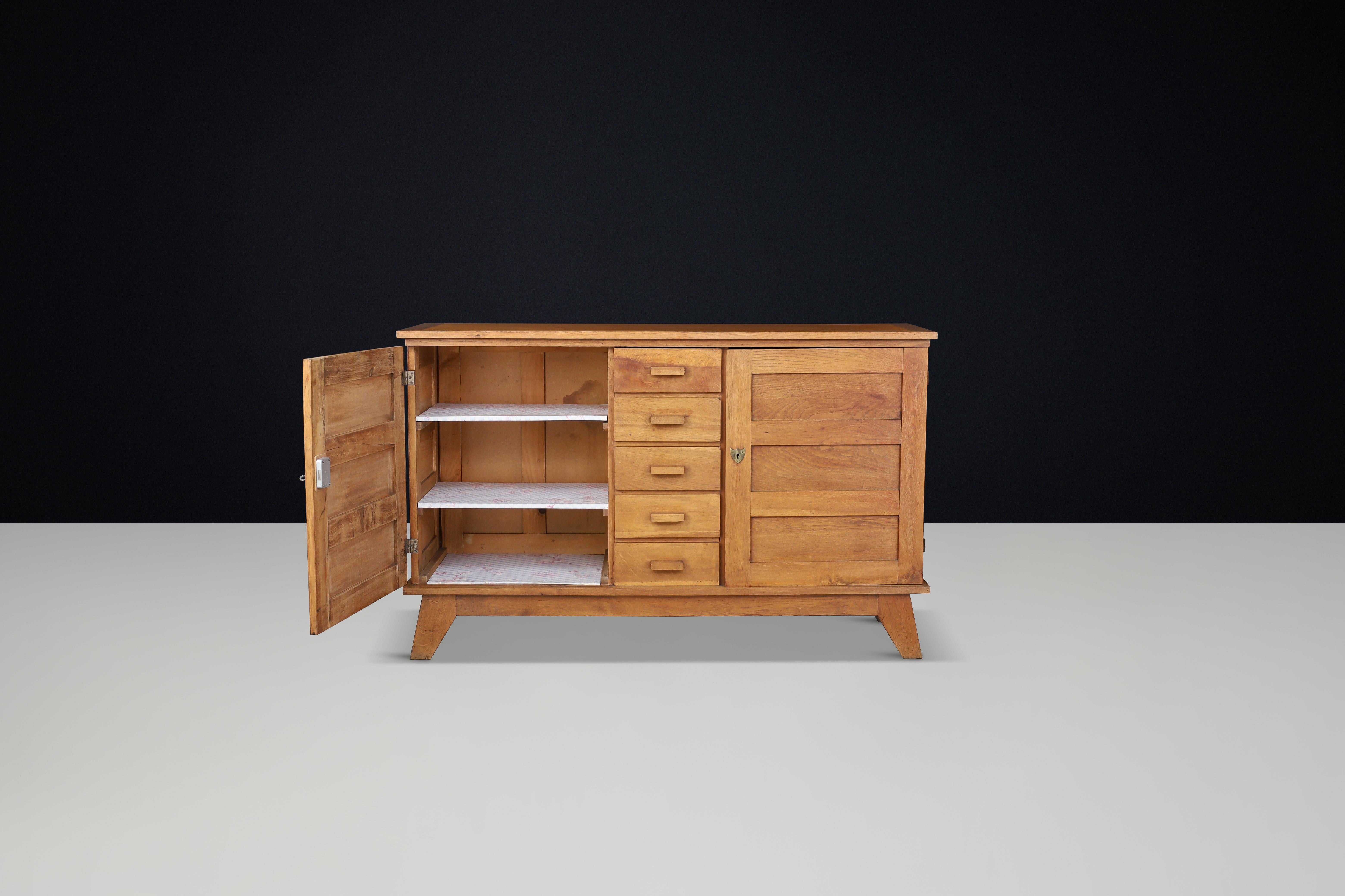 Credenza René Gabriel in Oak patinato, Francia, anni '40 in vendita 2