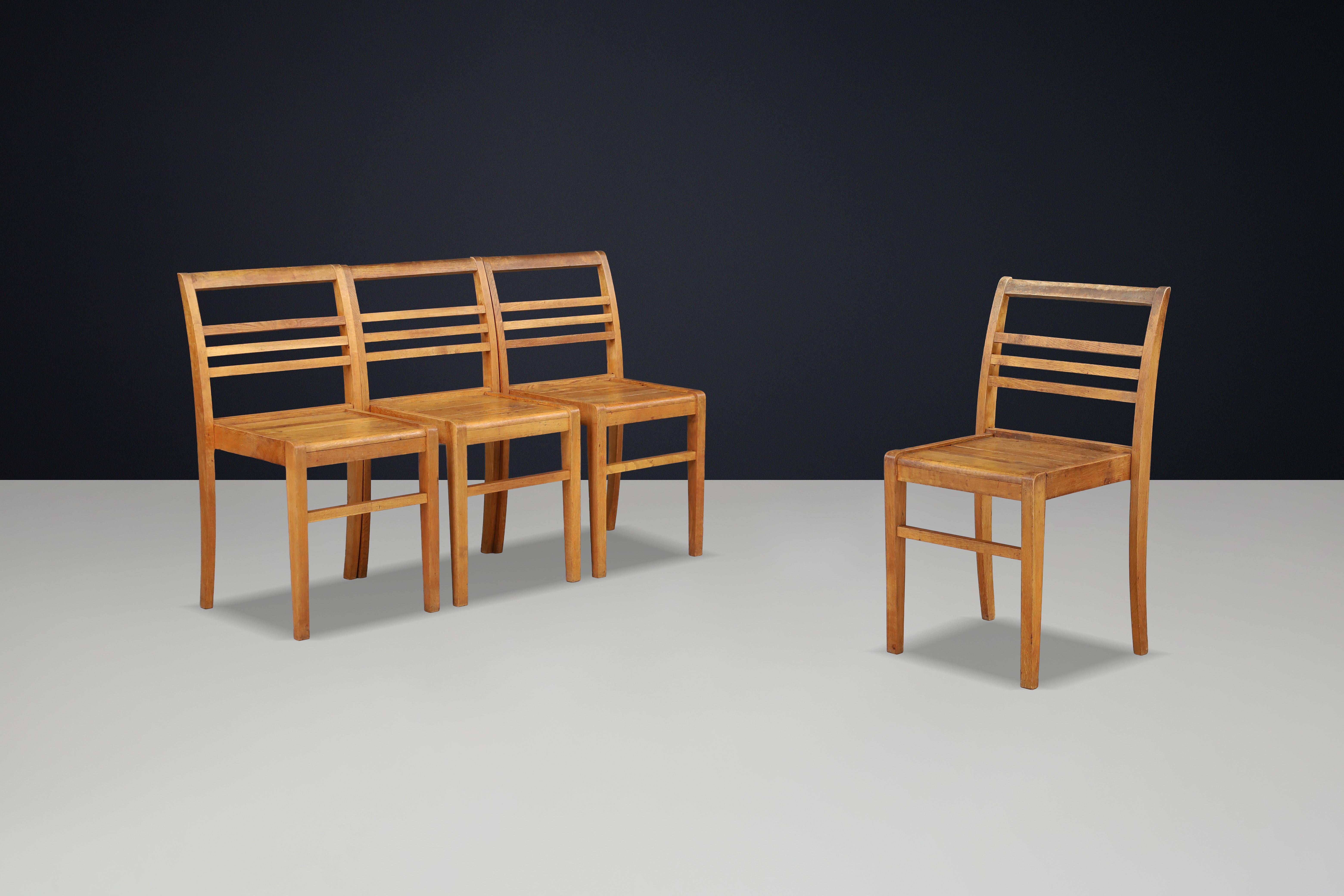 René Gabriel Rekonstruktion Eiche Esszimmerstühle, Frankreich, 1946 - 48+ Verfügbar (Moderne der Mitte des Jahrhunderts) im Angebot