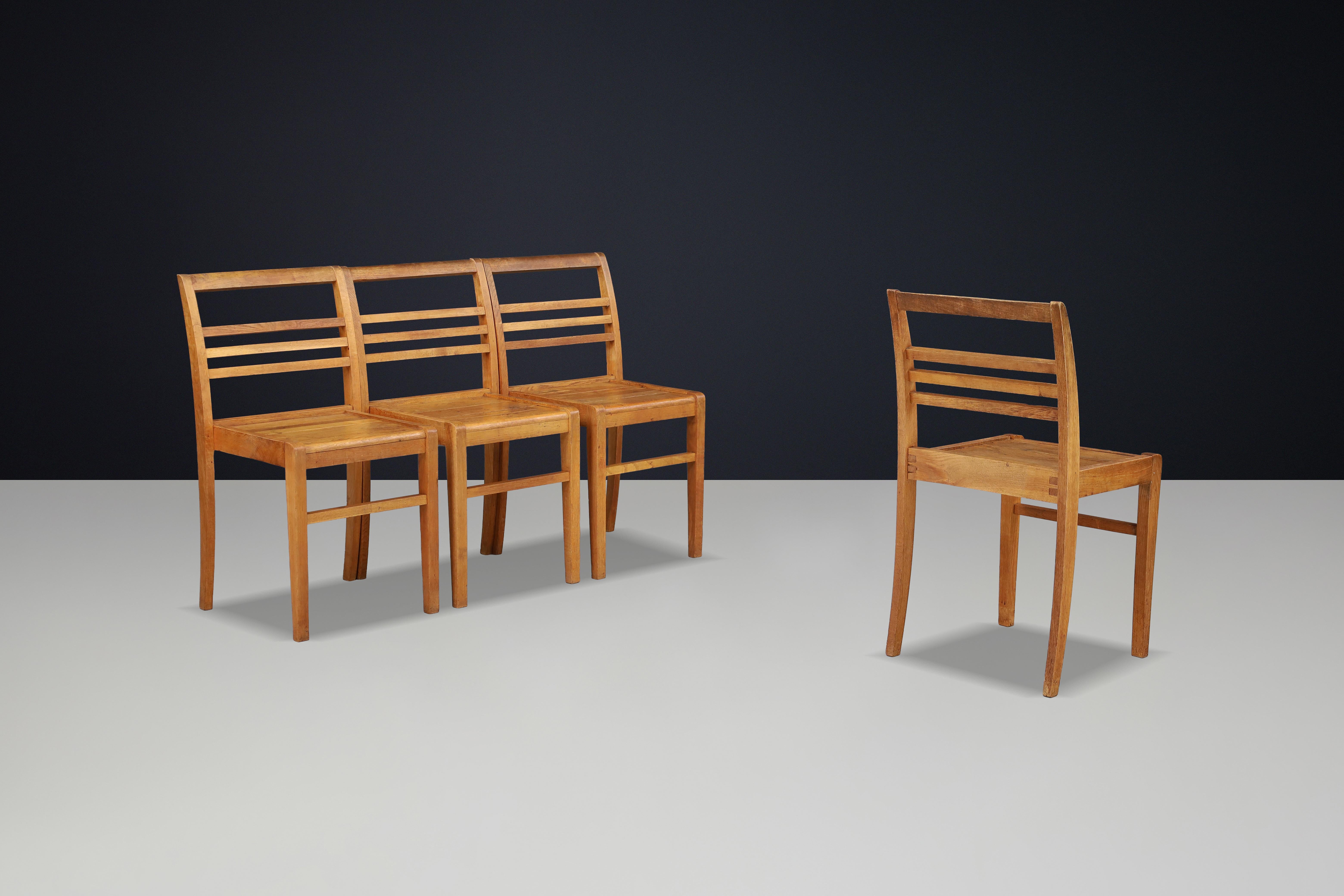 René Gabriel Rekonstruktion Eiche Esszimmerstühle, Frankreich, 1946 - 48+ Verfügbar (20. Jahrhundert) im Angebot