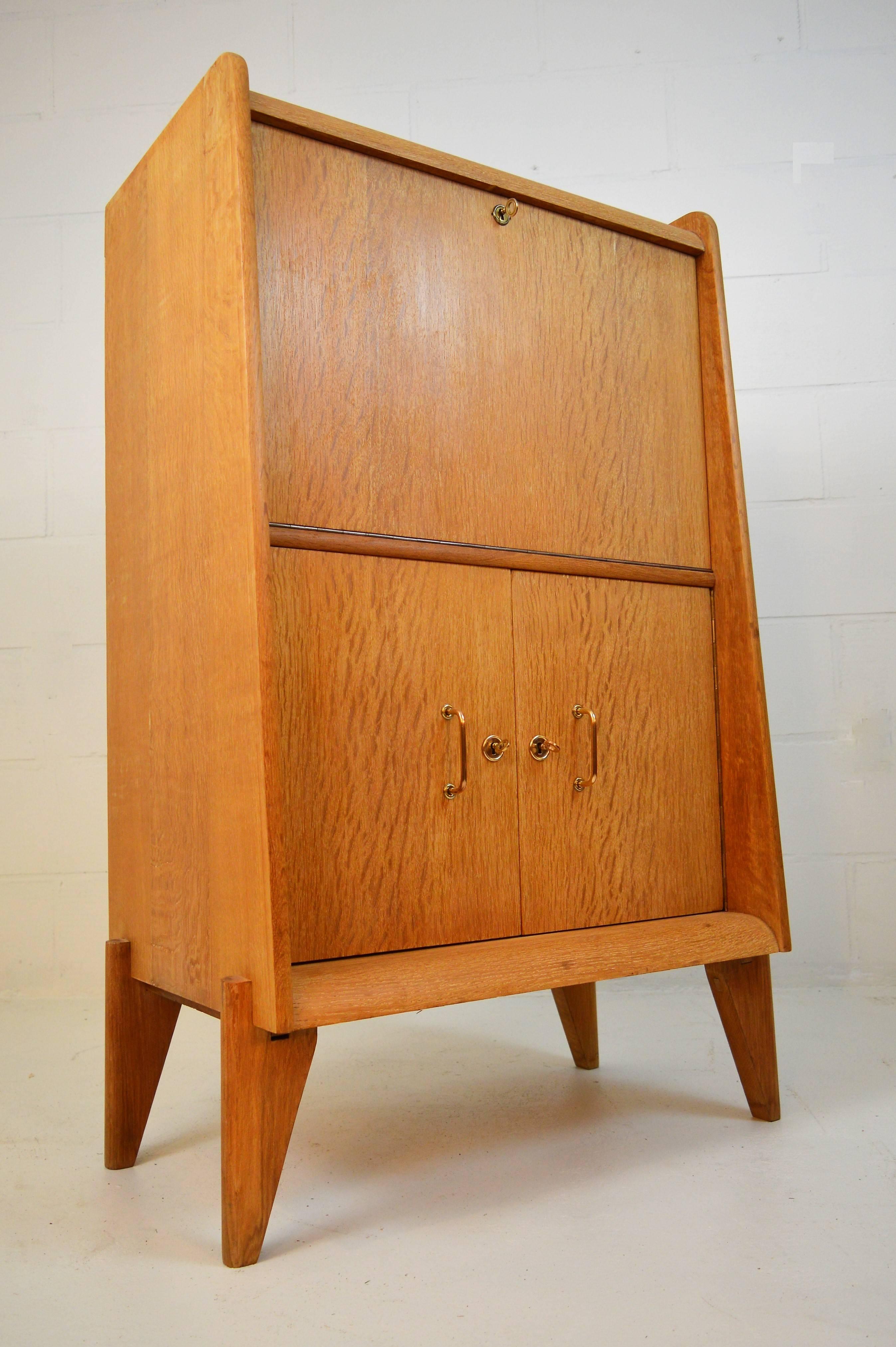 Very elegant secretary desk in oak, by the French designer Rene Gabriel, created in the1950s.
Original unrestored condition.