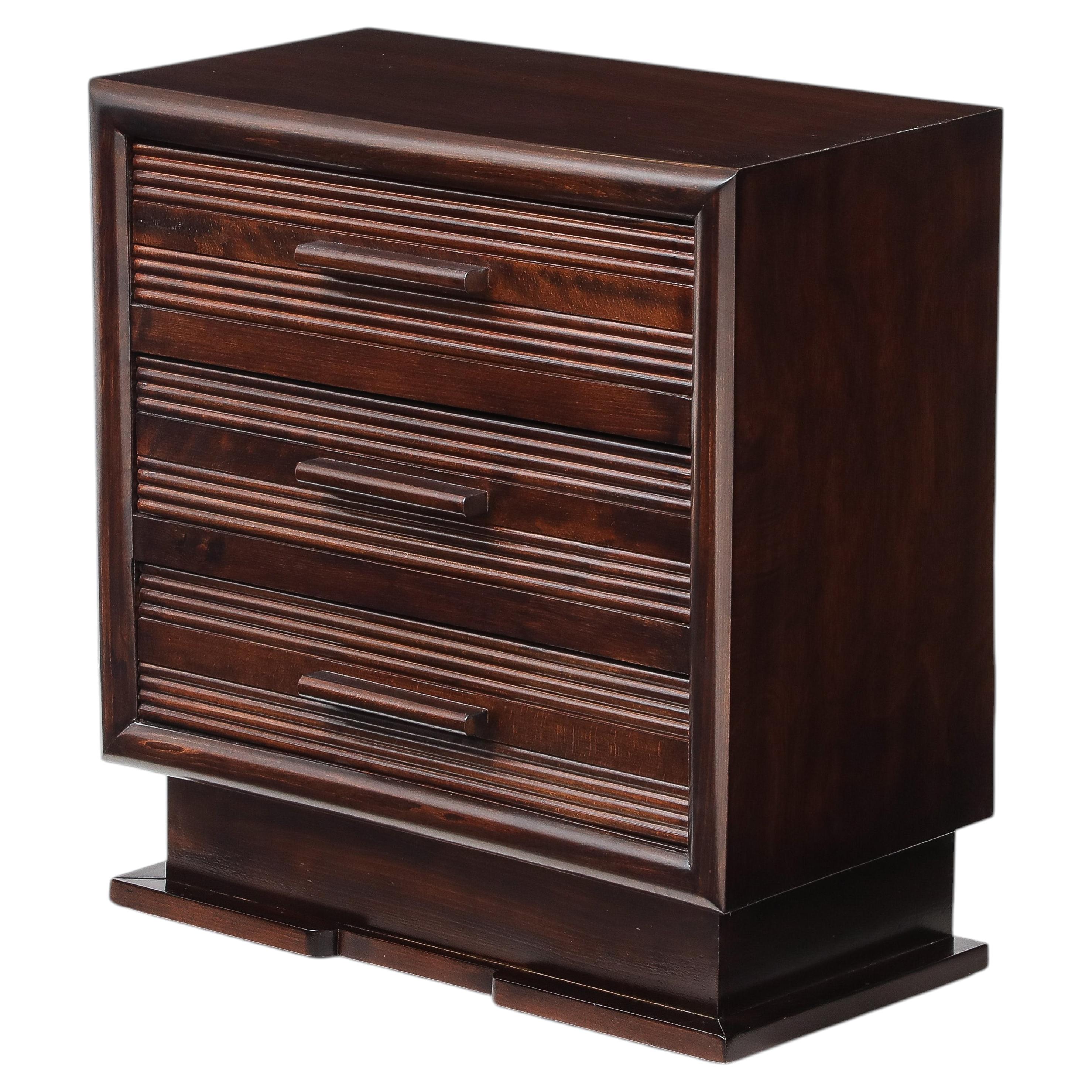 Petite commode à trois tiroirs René Gabriel, poignées modernistes en bois, France, 1938