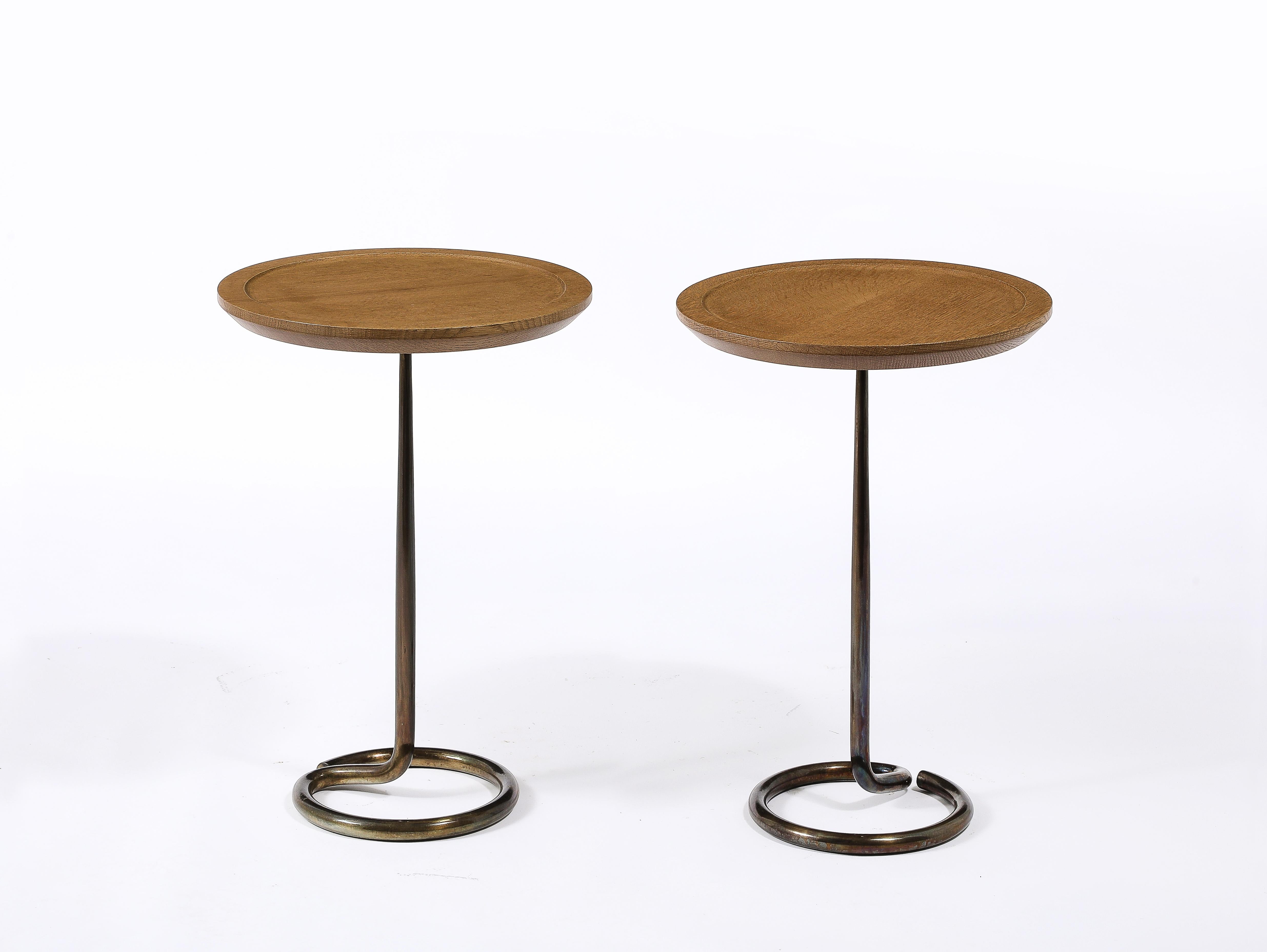 Français Table d'appoint en laiton et Oak Oak René Herbst, France 1950's