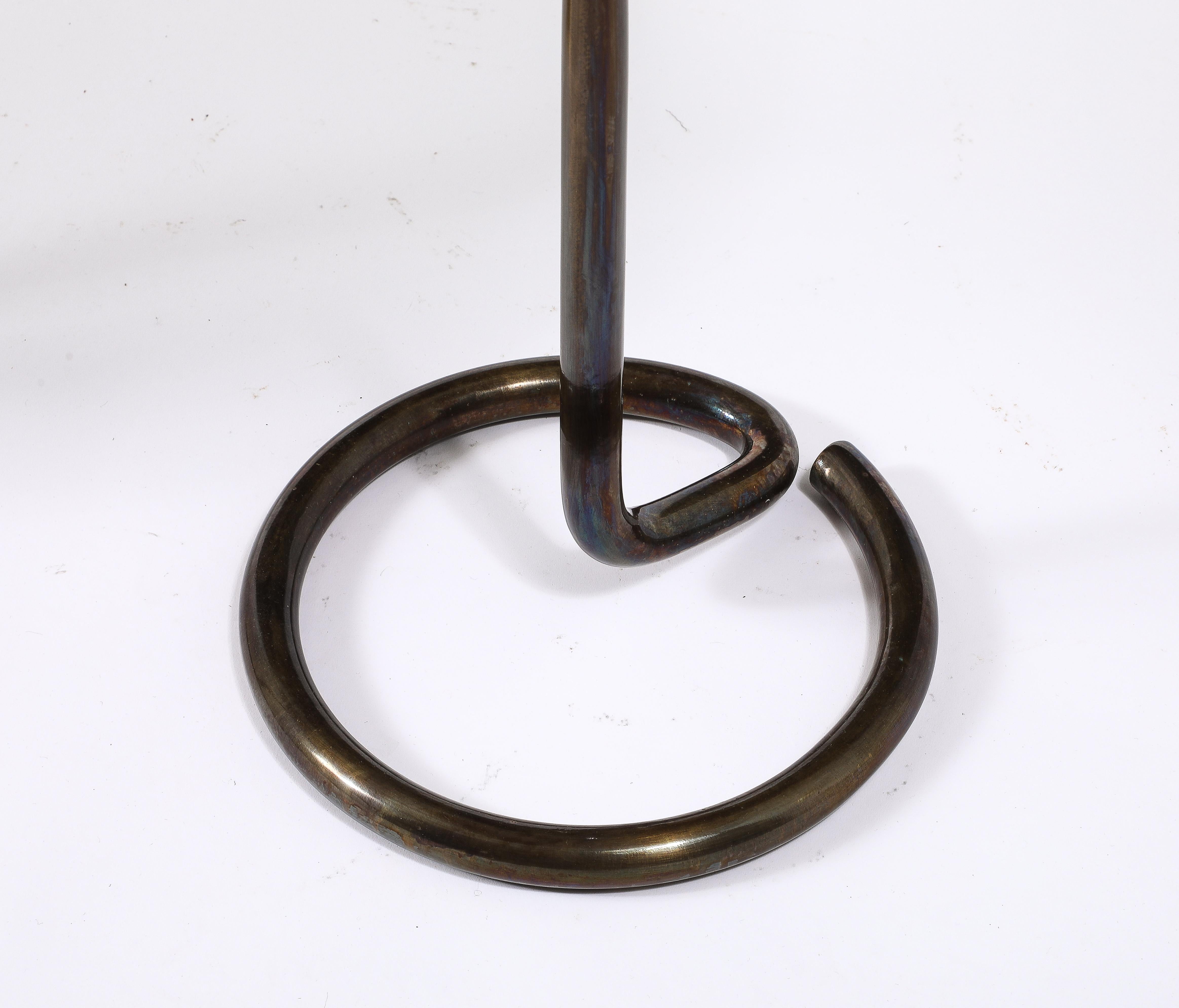 Table d'appoint en laiton et Oak Oak René Herbst, France 1950's Bon état à New York, NY