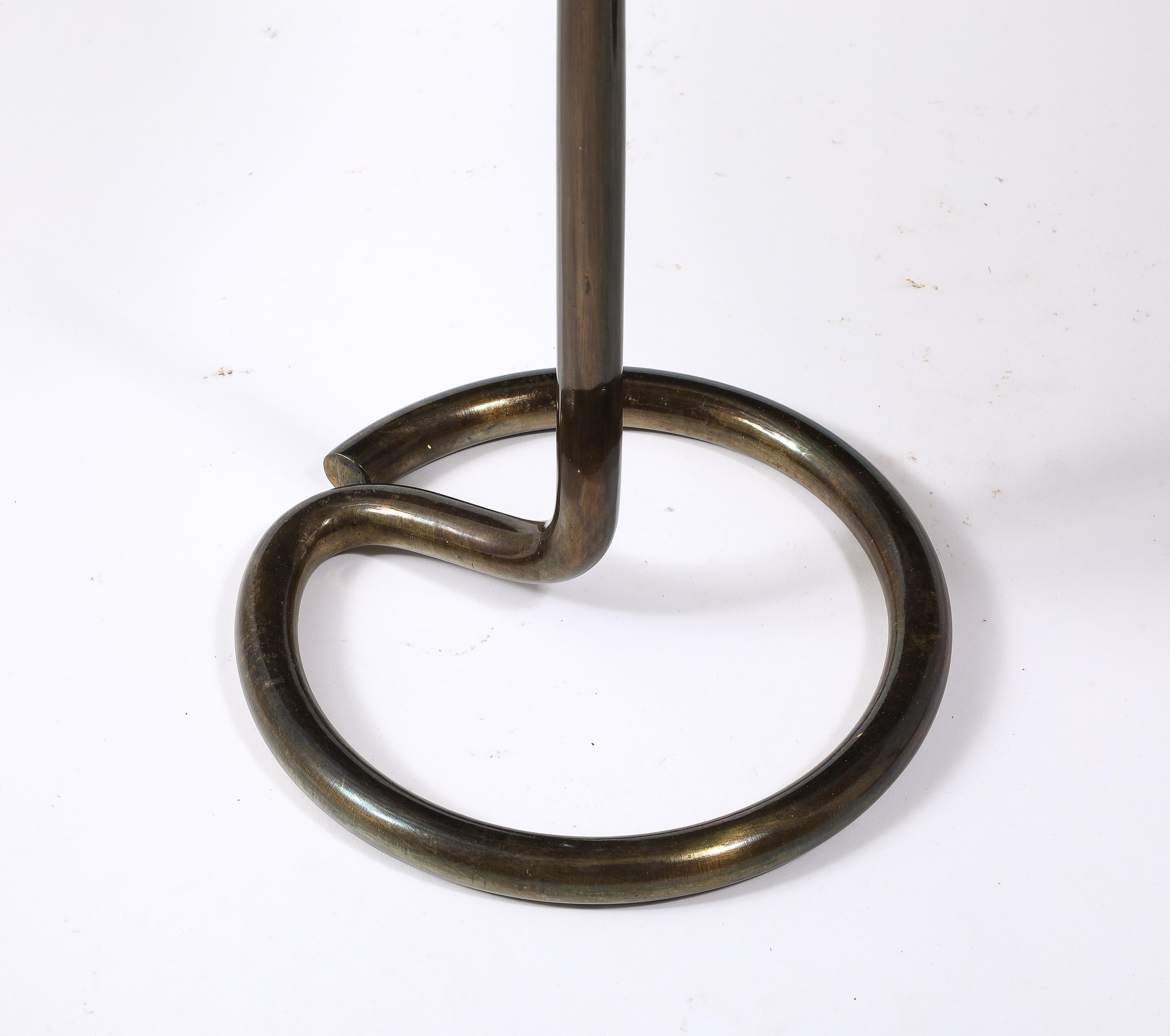 20ième siècle Table d'appoint en laiton et Oak Oak René Herbst, France 1950's