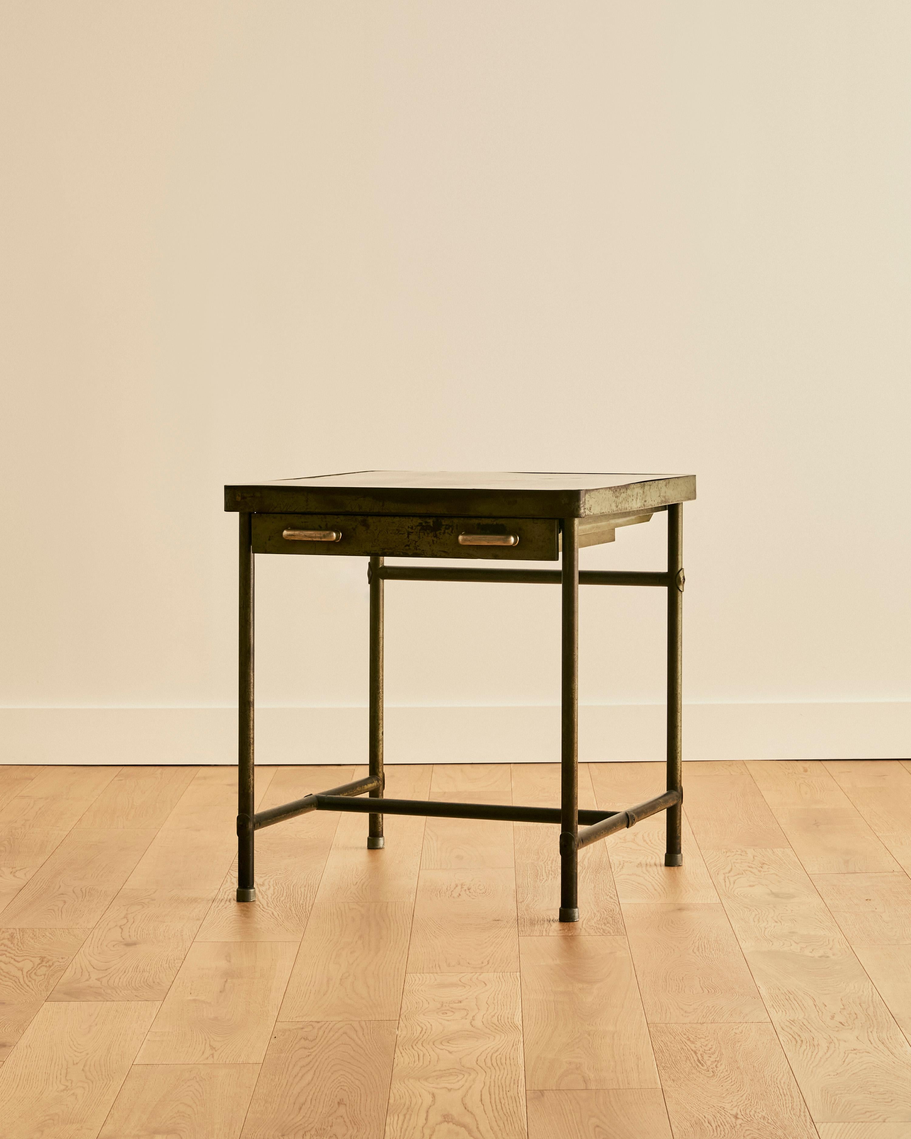 Rene Herbst Metal Desk c. 1930 In condizioni buone in vendita a Long Island City, NY