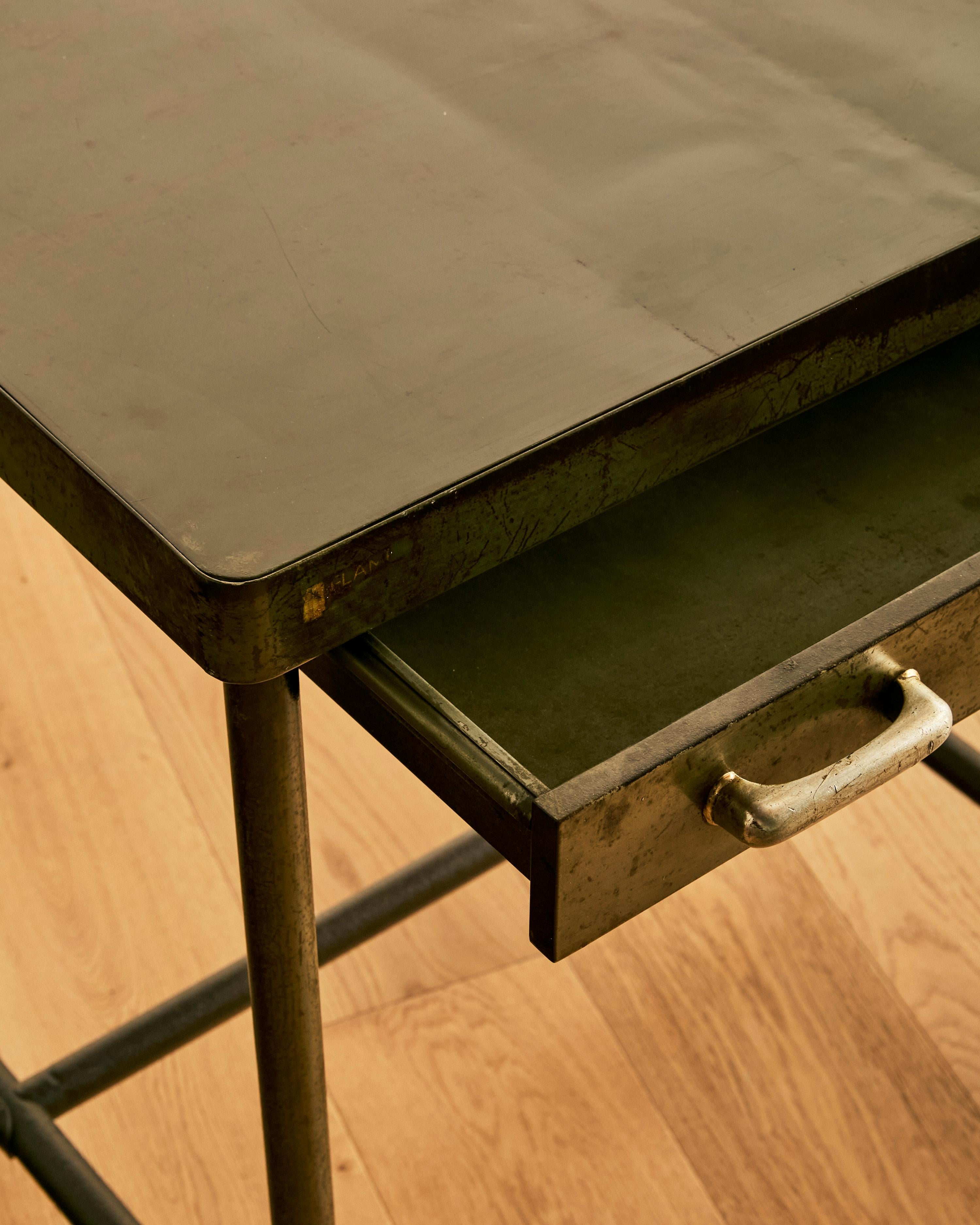 Metallo Rene Herbst Metal Desk c. 1930 in vendita