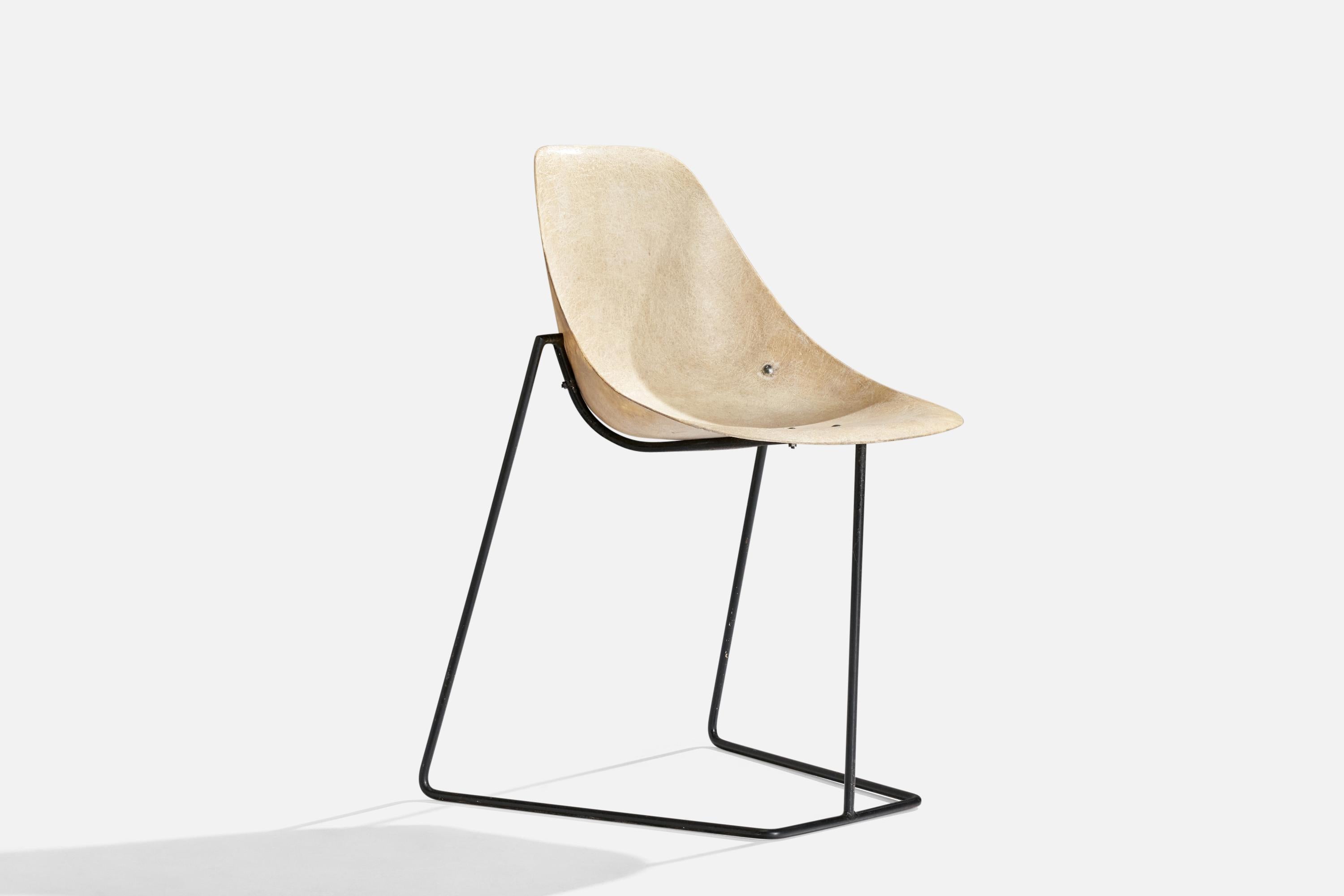 Rene-Jean Caillette, Side Chairs, Fiberglass, Metal, France, 1957 In Good Condition For Sale In High Point, NC