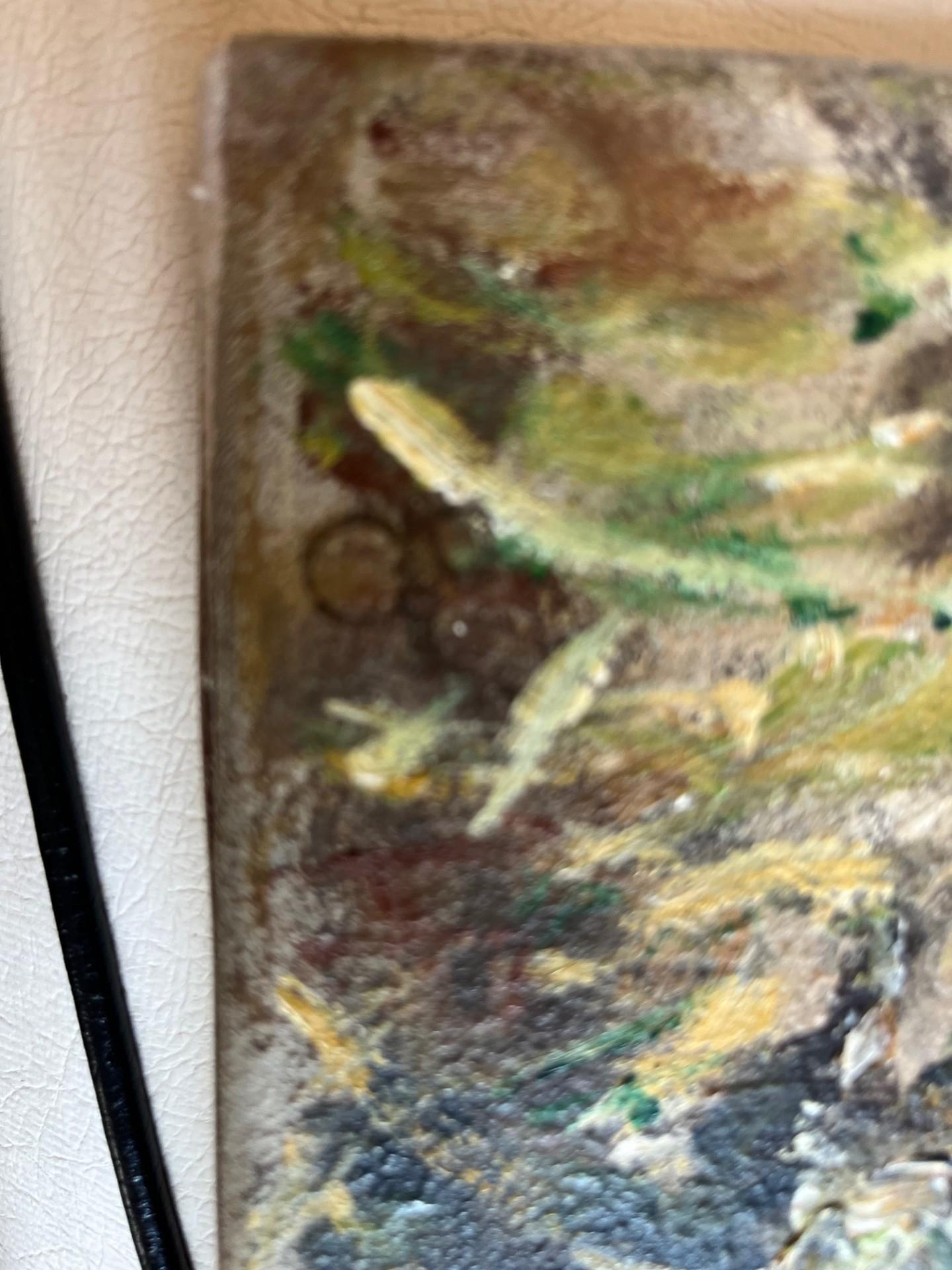 Pittura ad olio di paesaggio moderno con cane da caccia Spaniel in un bosco che caccia un fagiano.  Olio su tela montato su barelle e alloggiato in una cornice in stile impressionista realizzata a mano.
Una nuova e deliziosa opera di Rene Legrand