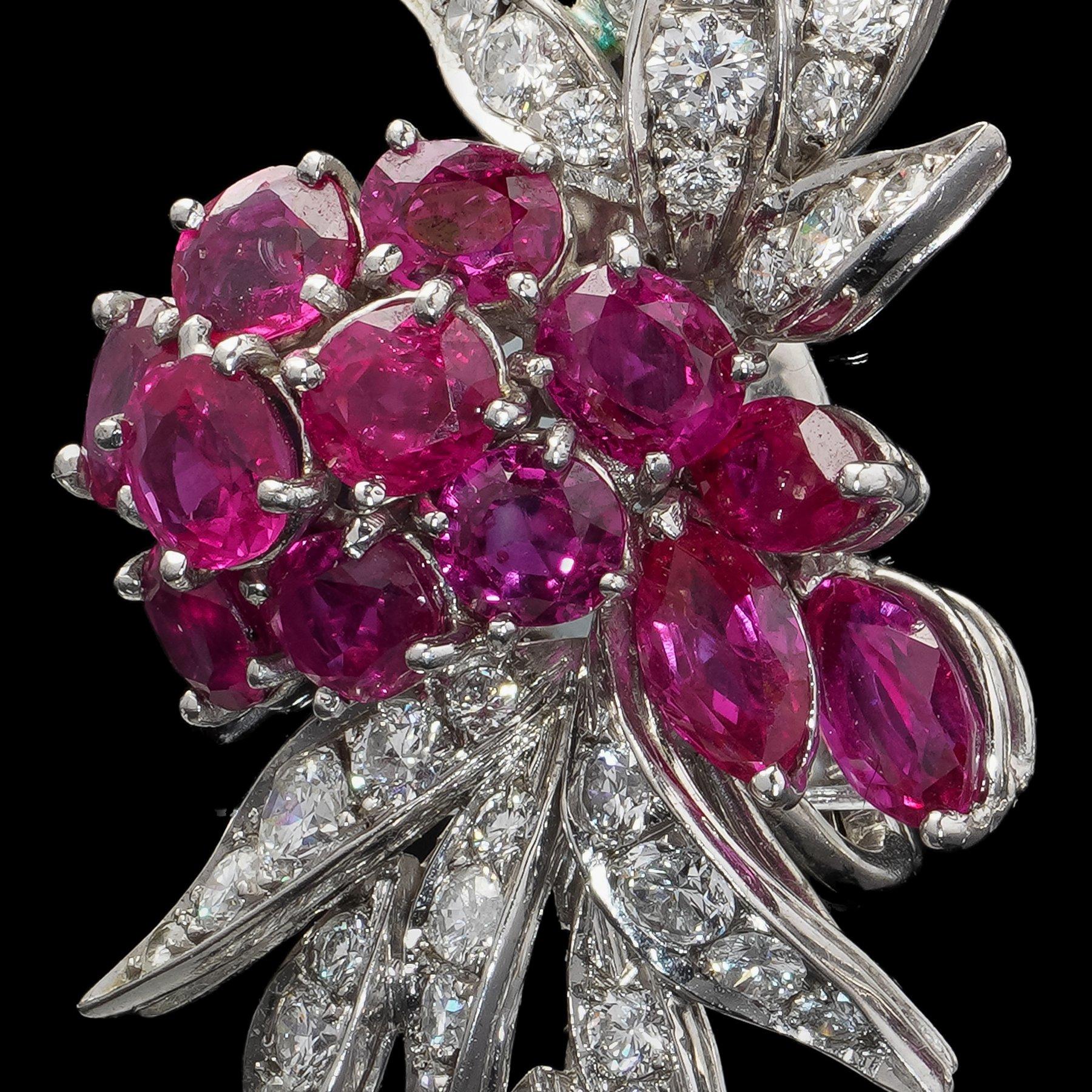 René Kern Platino 7.35 ct. Rubí y 2,20 ct. Pendientes de clip con diamantes, circa 1950 en venta 1