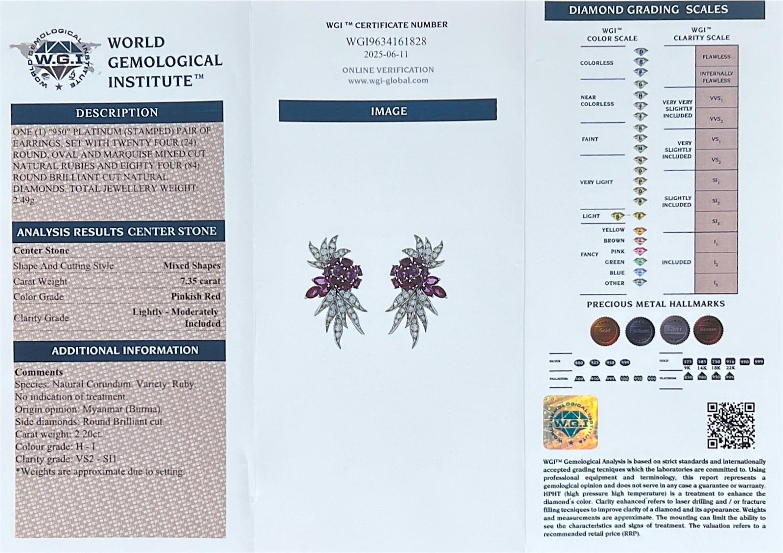 Excepcionales pendientes de clip de mediados del siglo XX del joyero alemán René Kern, elaborados en platino. Cada pendiente está diseñado como un elegante racimo floral calado, engastado con pavé de diamantes redondos talla brillante intercalados