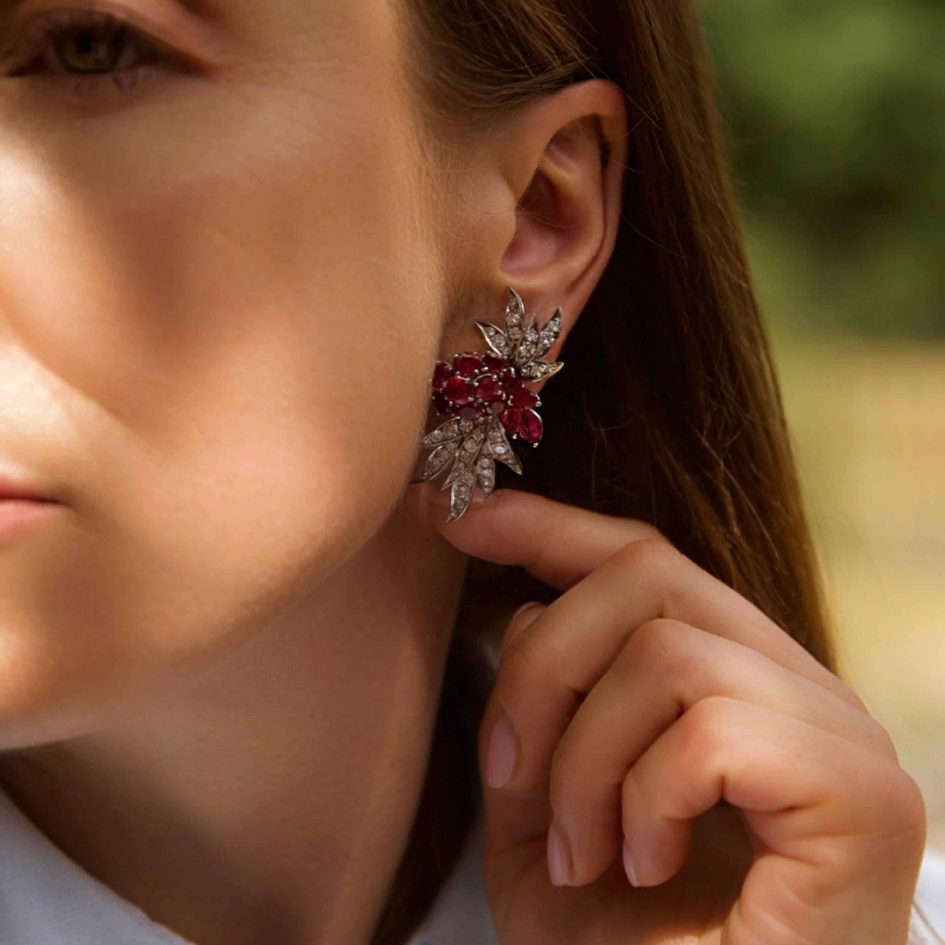 René Kern Platinum 7.35 ct. Rubis et 2,20 ct. Boucles d'oreilles à clip en diamant, Circa 1950s en vente 5
