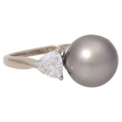 RENÉ KERN ring with South Sea pearl and 2 diamonds