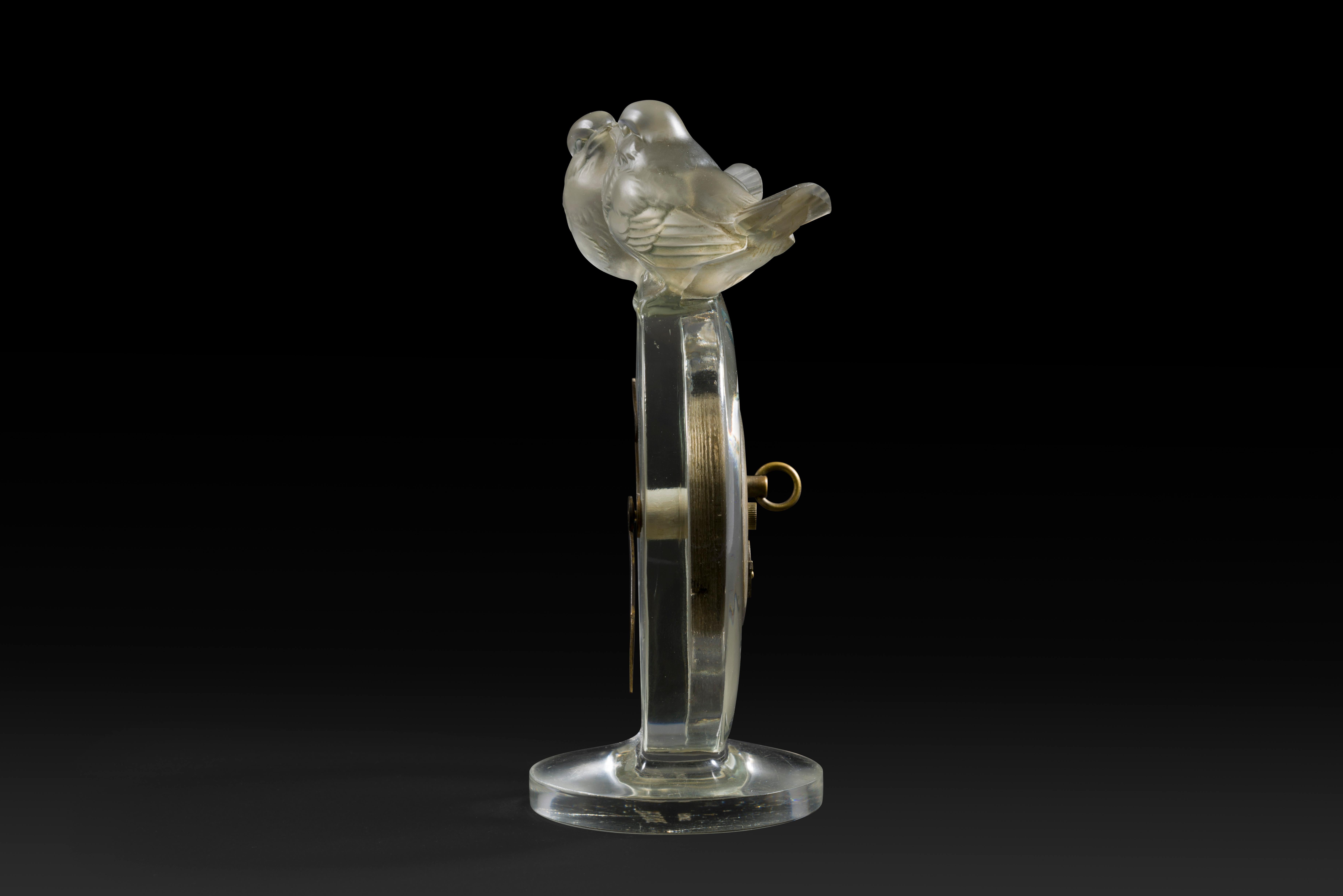 Moulé René Lalique (1860-1945) Pendule 8 jours ANTOINETTE (1931) en vente