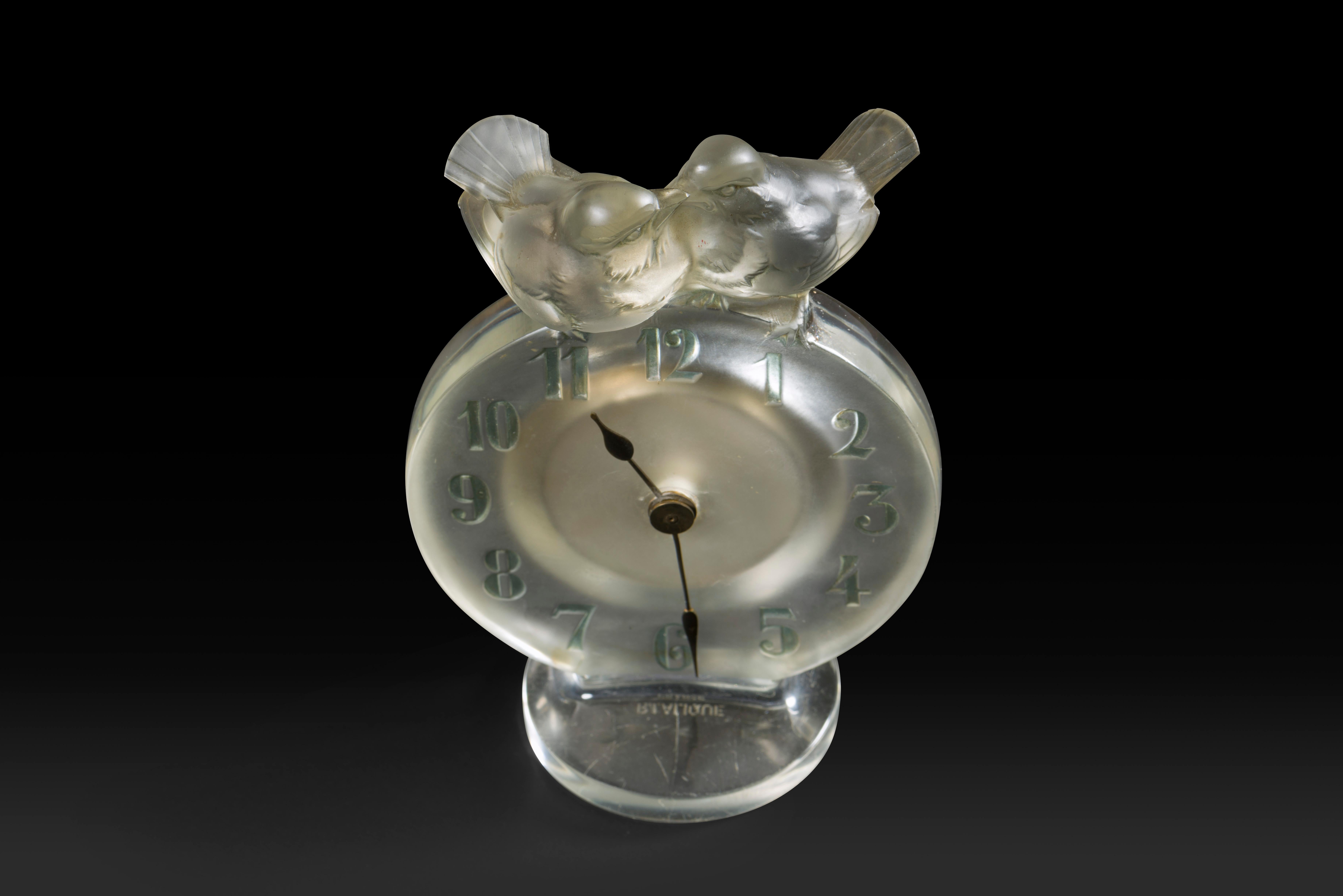Milieu du XXe siècle René Lalique (1860-1945) Pendule 8 jours ANTOINETTE (1931) en vente