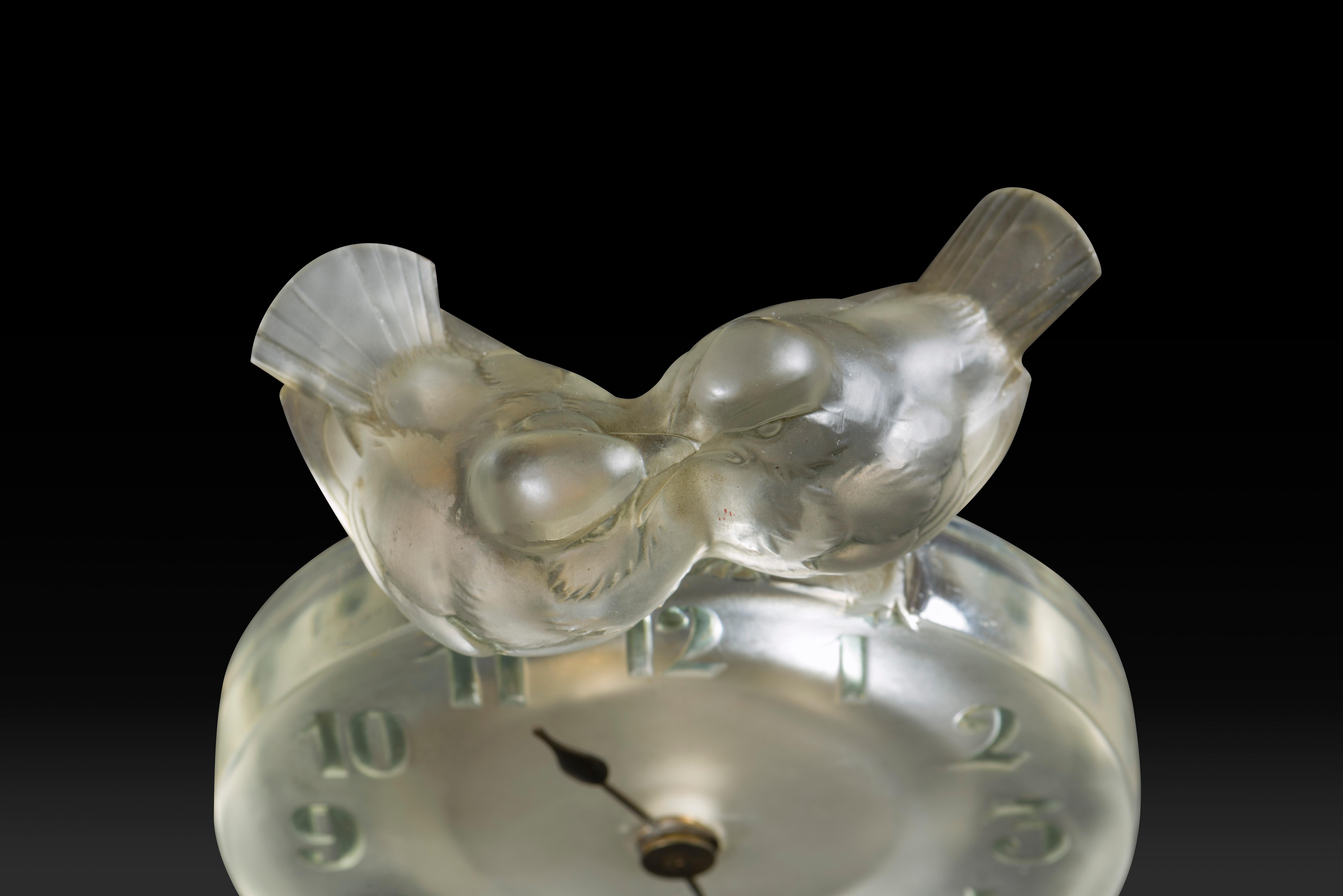 Verre d'art René Lalique (1860-1945) Pendule 8 jours ANTOINETTE (1931) en vente