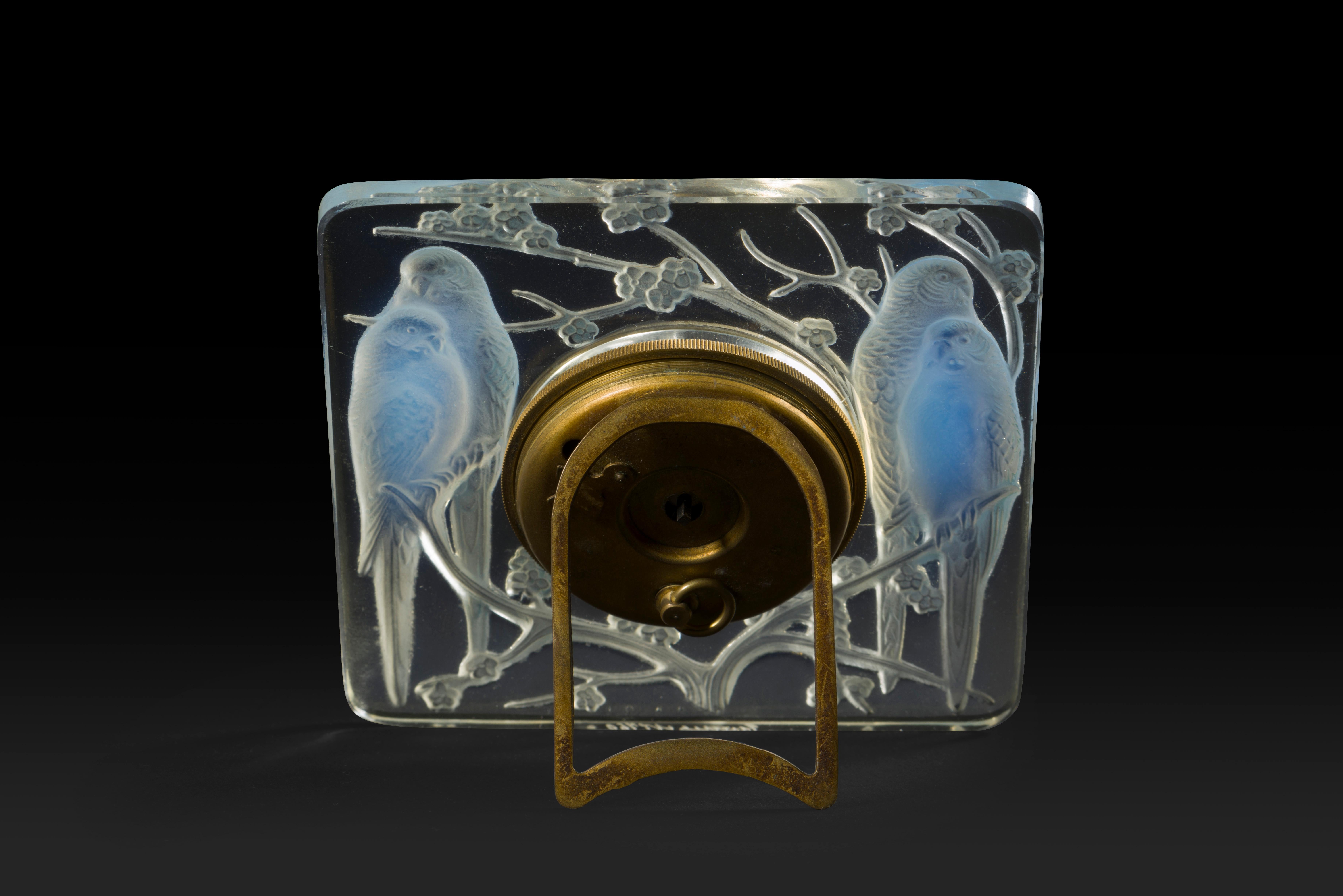 French René Lalique (1860-1945) 8-Day Clock “INSEPARABLES” (1926) For Sale