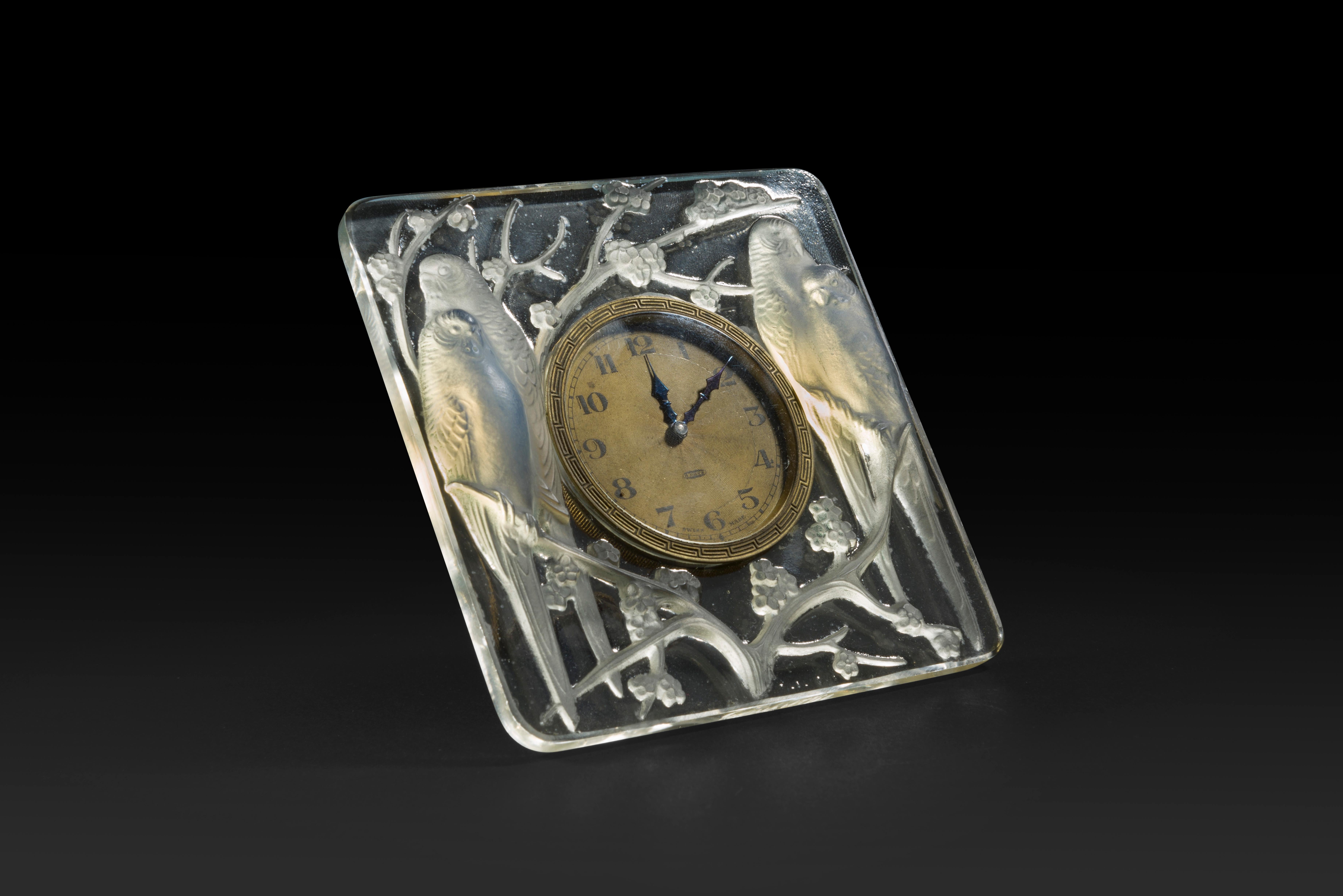 Molded René Lalique (1860-1945) 8-Day Clock “INSEPARABLES” (1926) For Sale