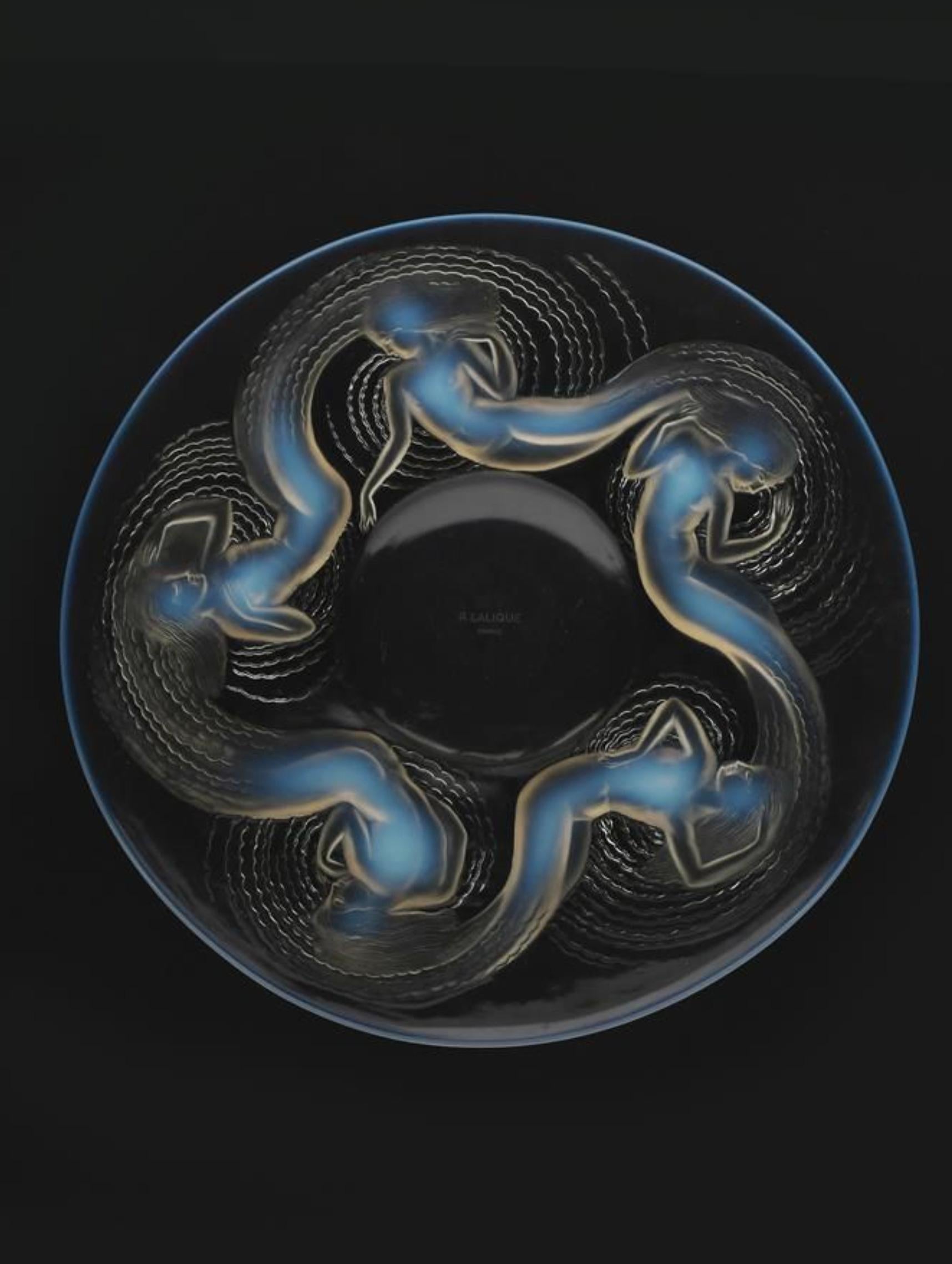 French René Lalique (1860-1945)  “Calypso” flat bowl 1930. For Sale