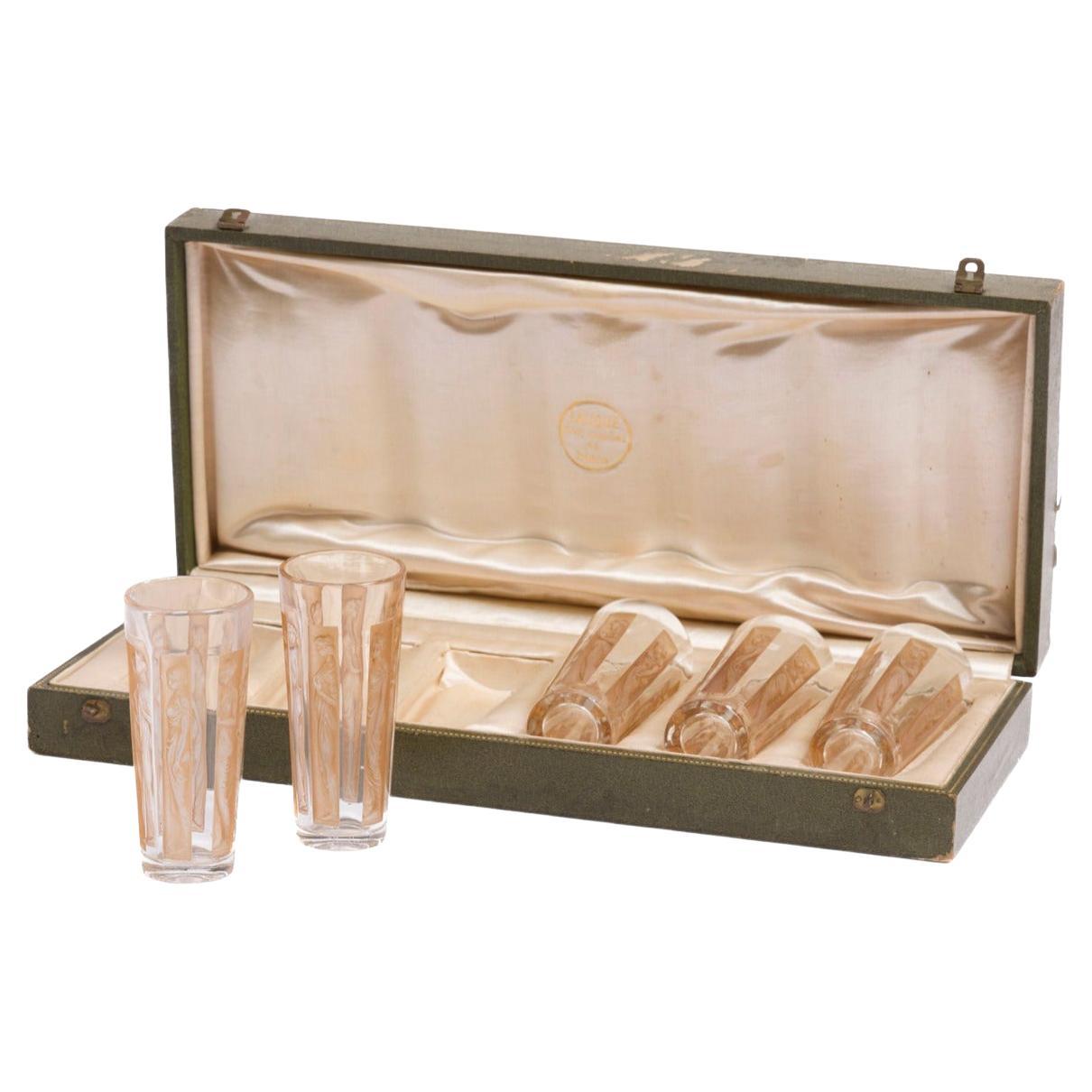 RENÉ LALIQUE, 1911 Vaso Seis figuritas