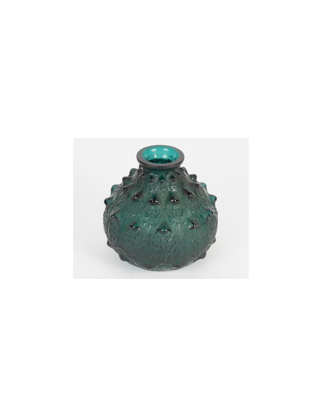 Molded René Lalique 1912Green Tinted Fern Vase For Sale
