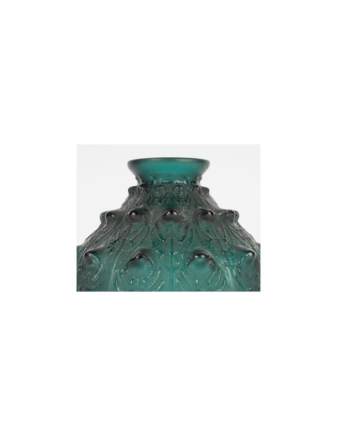 René Lalique 1912Green Tinted Fern Vase In Good Condition For Sale In SAINT-OUEN-SUR-SEINE, FR