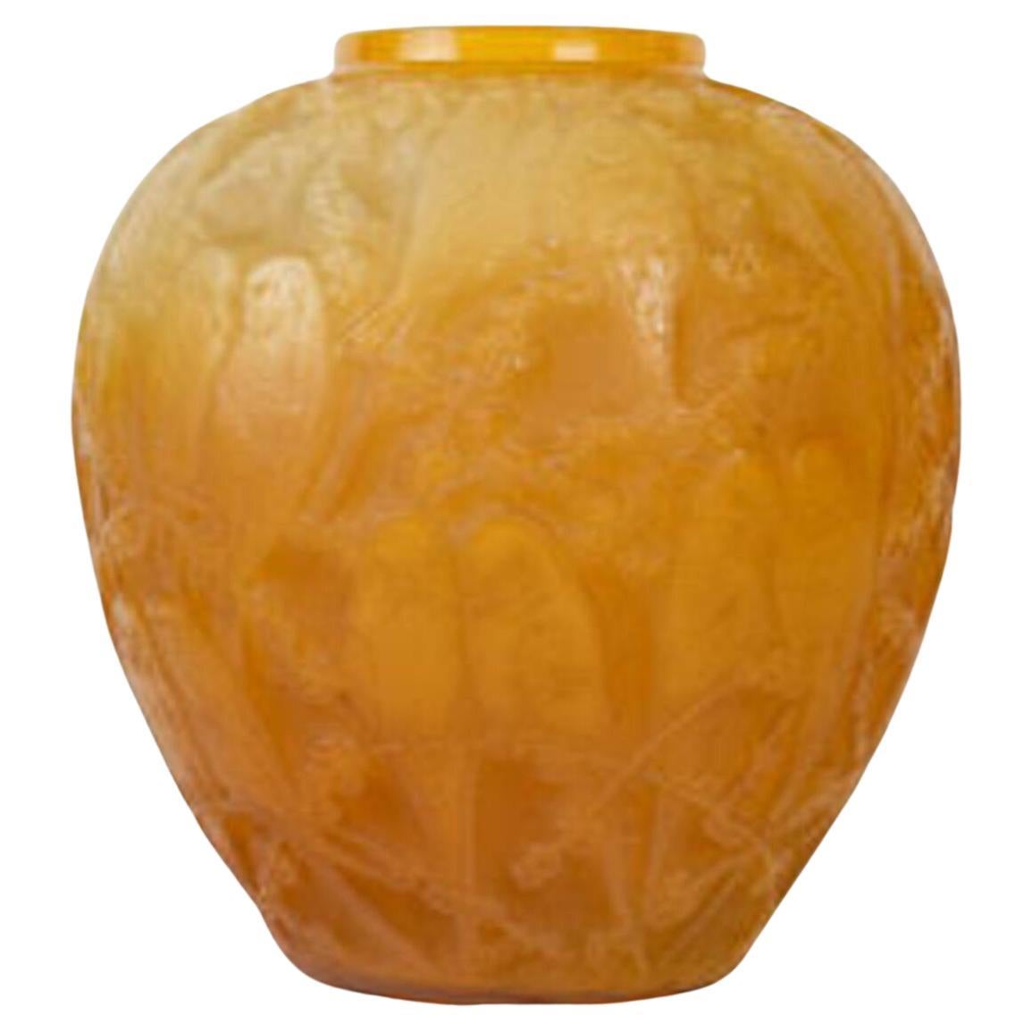 René Lalique 1919, Butterscotch vase. For Sale