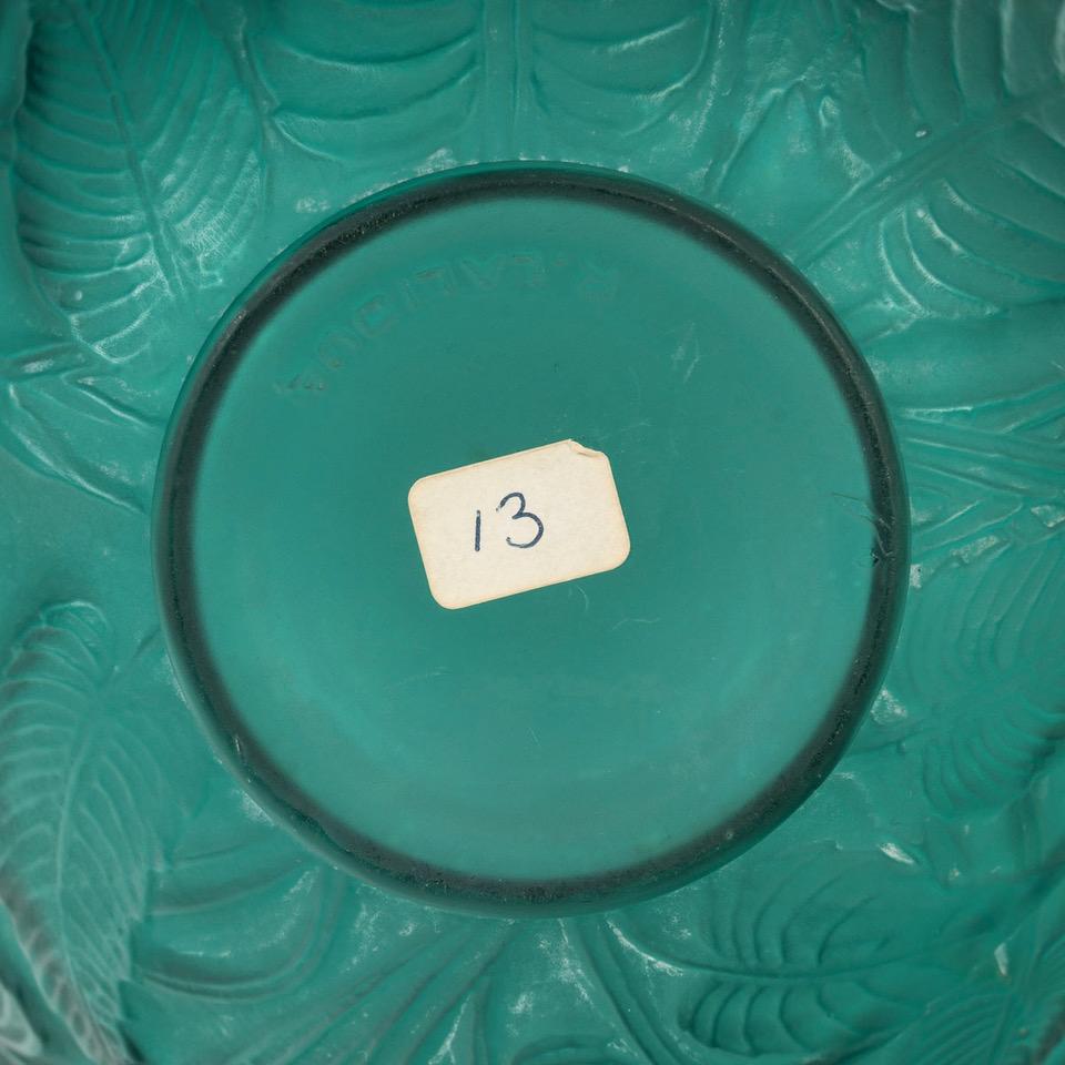 Proof in pressed glass molded in emerald green tinted glass.
Signed 
Height: 26 cm 

Félix Marcilhac, René Lalique - Catalogue Raisonné de l'Œuvre de Verre, Les Éditions de l'Amateur, Paris, 2011, N°935

Removed from the catalog in 1937.
Moulded