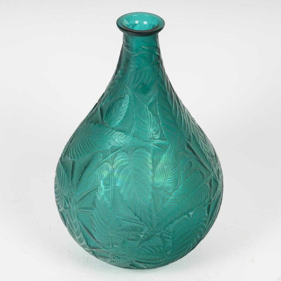 French René LALIQUE -1923- Emerald green tinted “SAUGE” vase For Sale