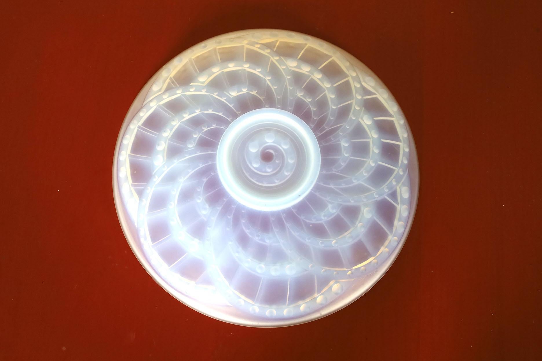 Milieu du XXe siècle Bol des années 1930 de Rene Lalique en vente