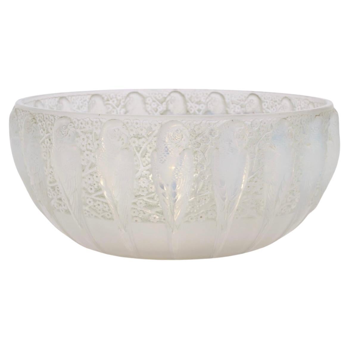 René Lalique, 1931 Coupe "Perruches"  Opalescent